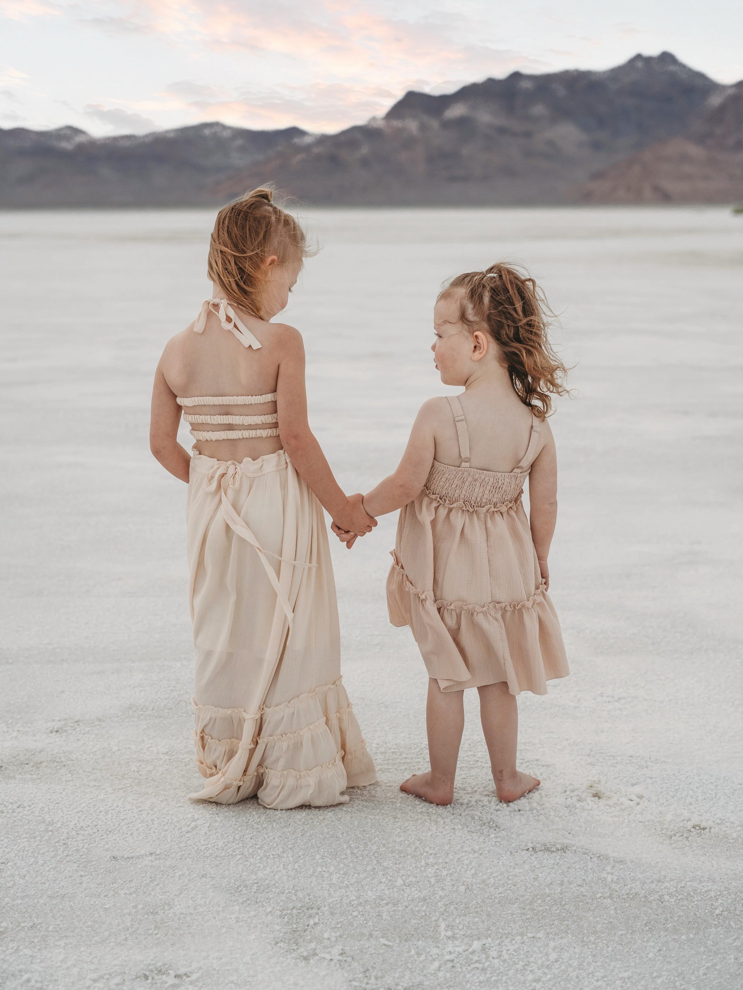 A sister is a friend for life 😍❤️

#bonnevillesaltflats #saltflatsphotographer #utahphotographer #familyphotographer #travelphotographer