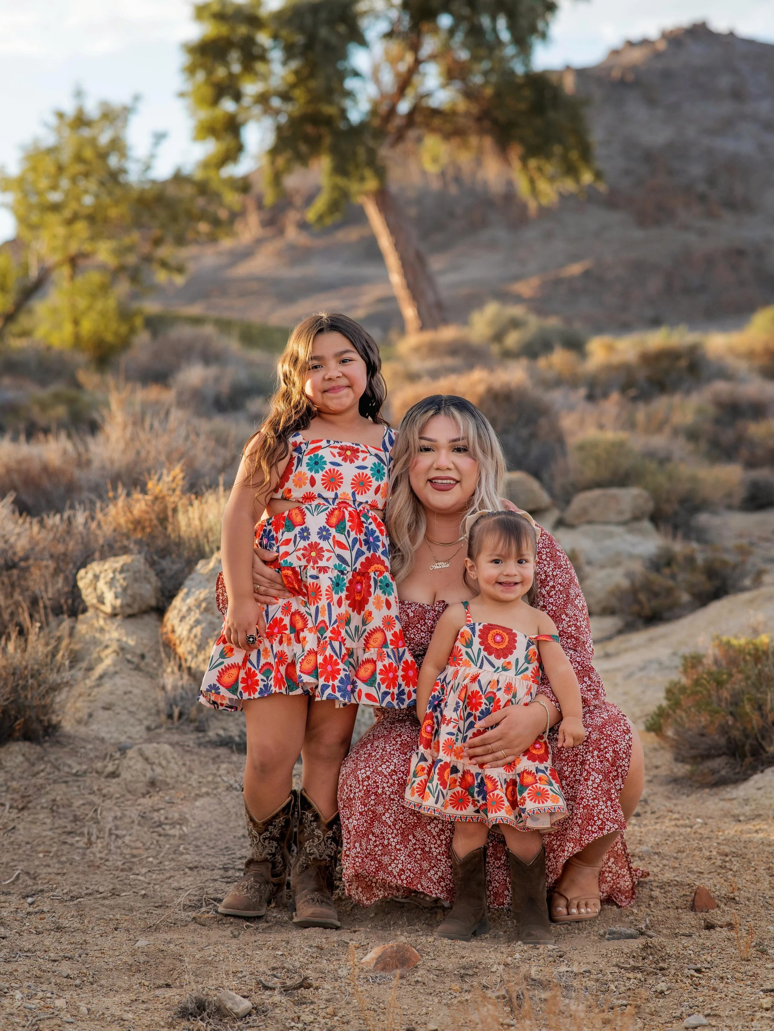 Nothing like a sweet summer session with a mama and her babies! This cute little family is near and dear to my heart. They are beautiful souls!!
#familyphotographer #desertphotographer #utahphotographer #nevadaphotographer #summersessions