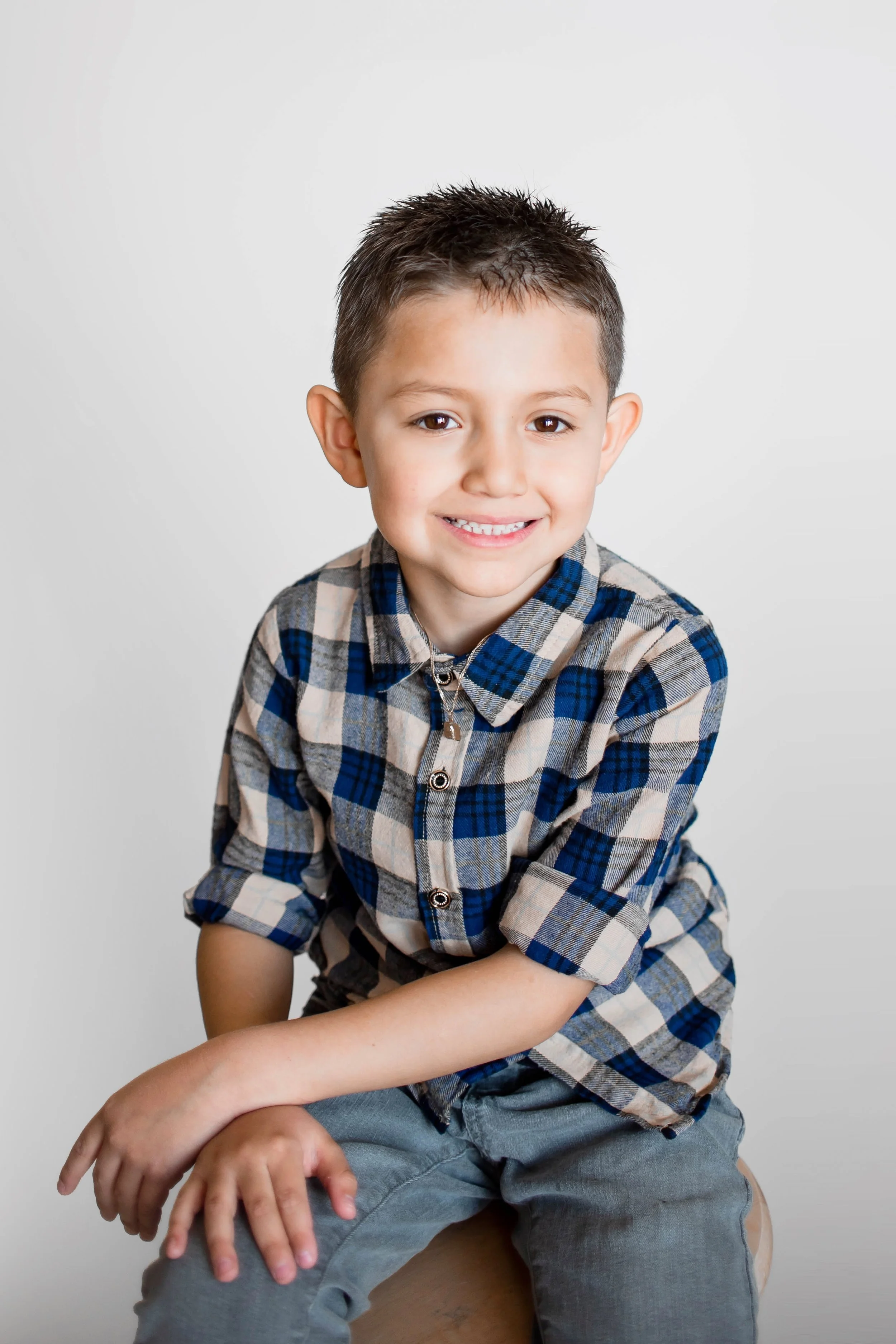 Bonneville Salt Flats and Desert maternity photographer | Utah and Nevada family photography (Studio Photography)