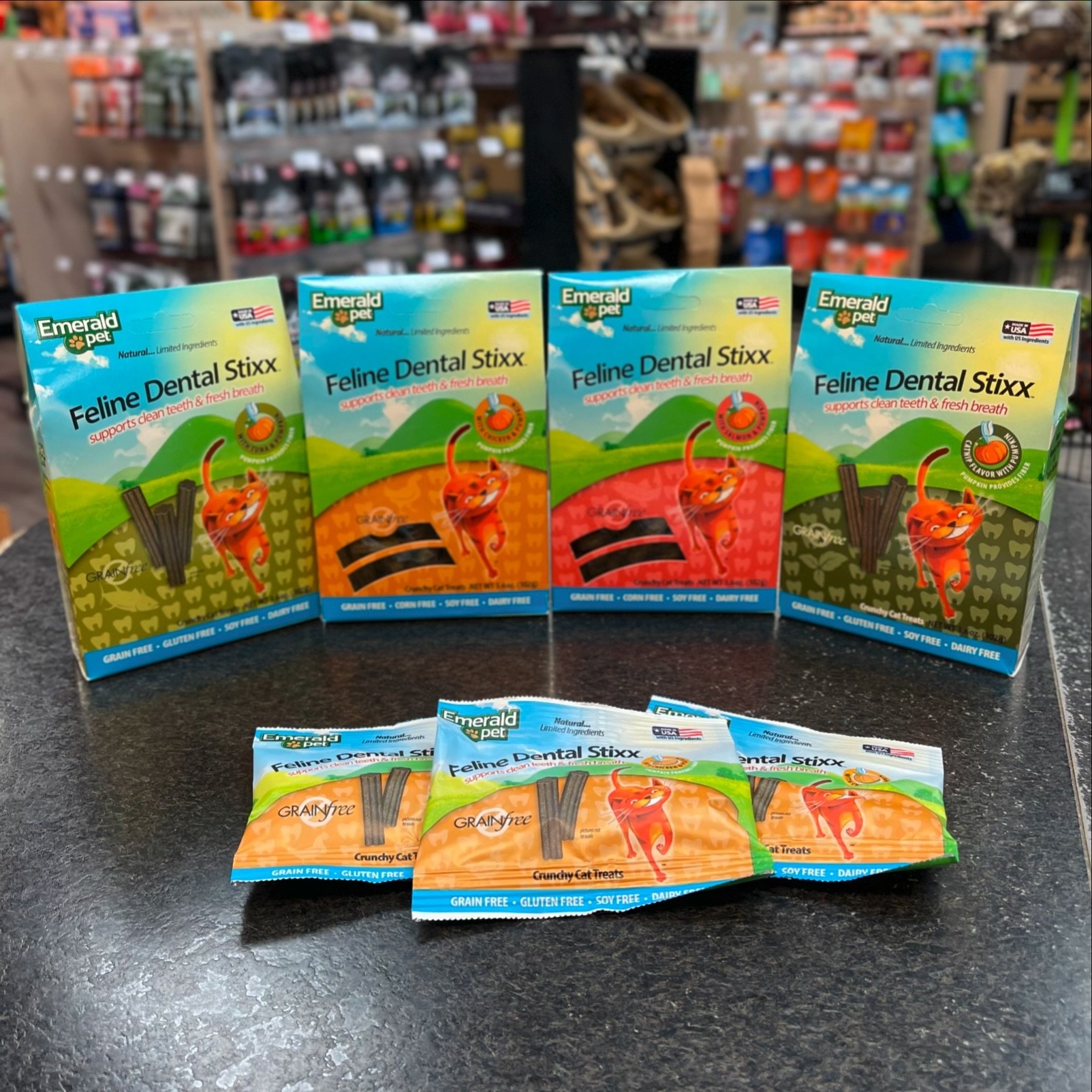 Fresh breath, healthy teeth, and purr-fect smiles! 😺✨ Introducing @emeraldpet_ Feline Dental Treats&mdash;now at Global Pet Foods Woodstock! 🐾 Available in catnip, chicken, salmon or tuna, these limited-ingredient treats brush off plaque and tartar