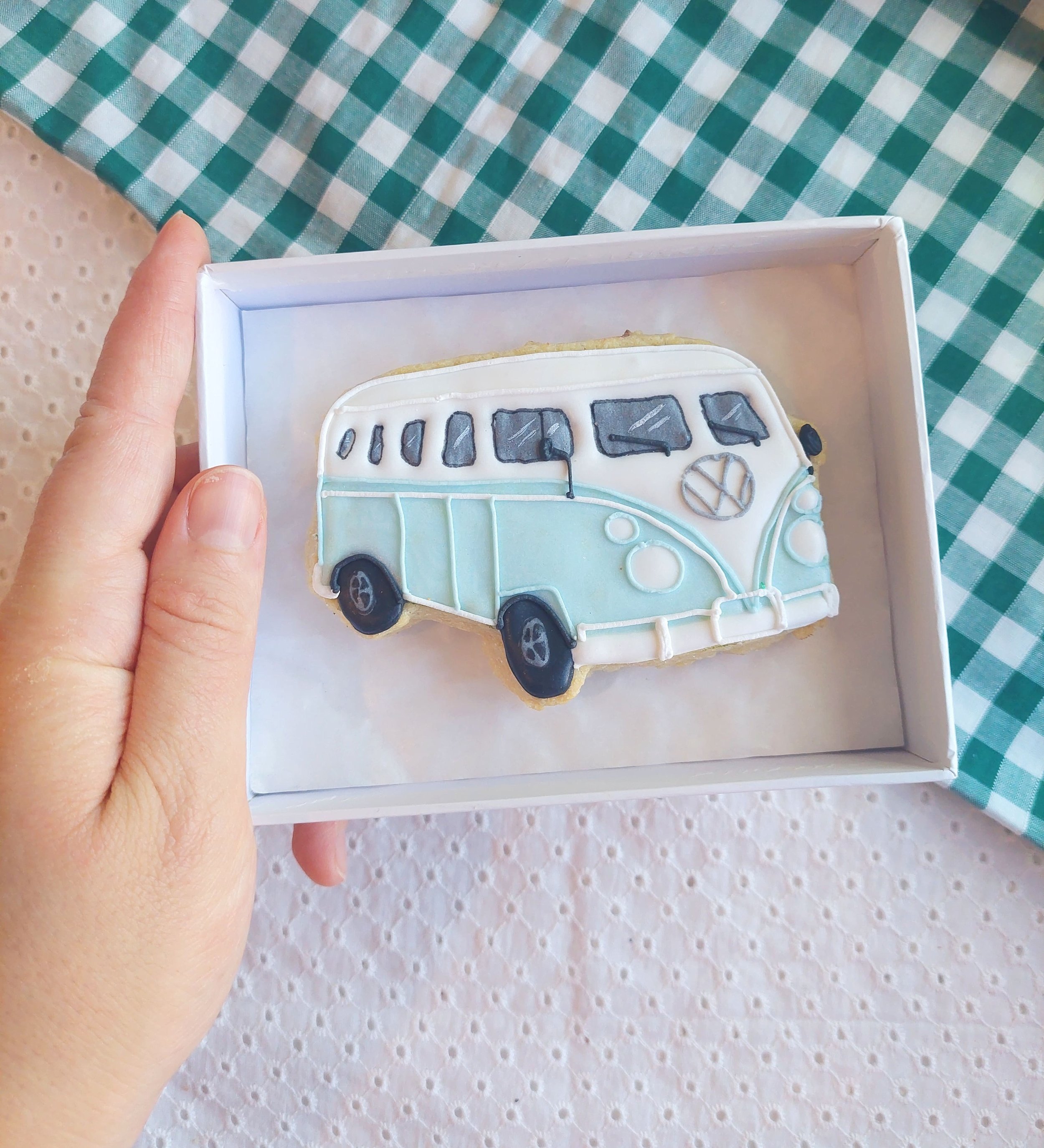 Vw+van+biscuits+bleu+6-min.jpg