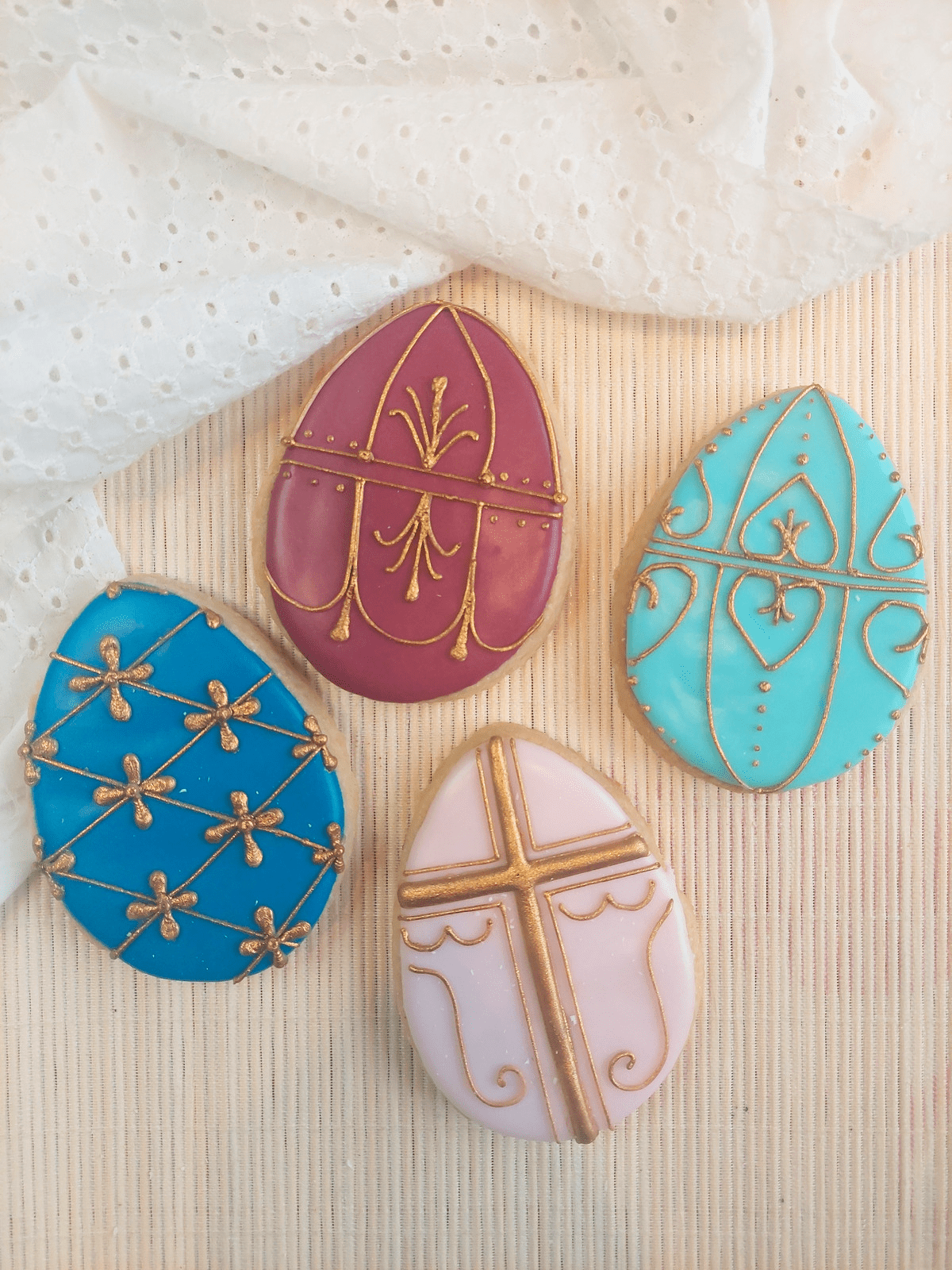 Oeuf Fabergé biscuits 1 - Modifié-min.png