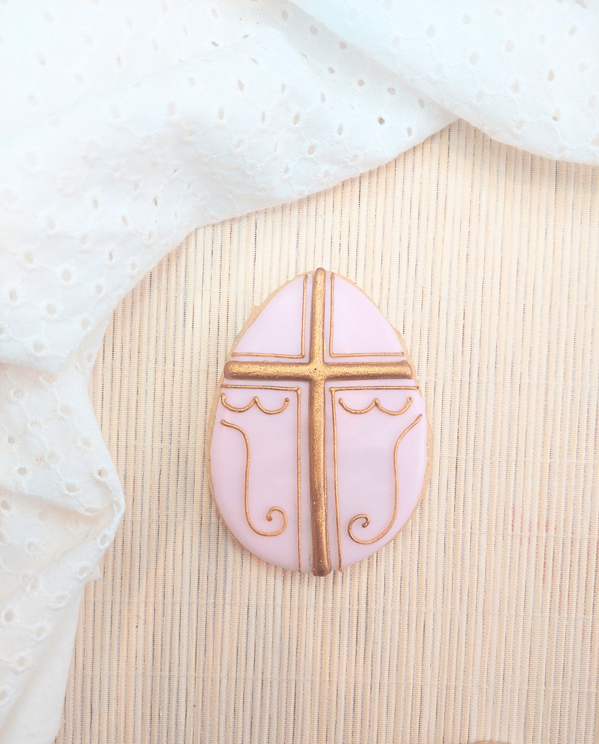 Oeuf Fabergé rose biscuit - Modifié-min.png