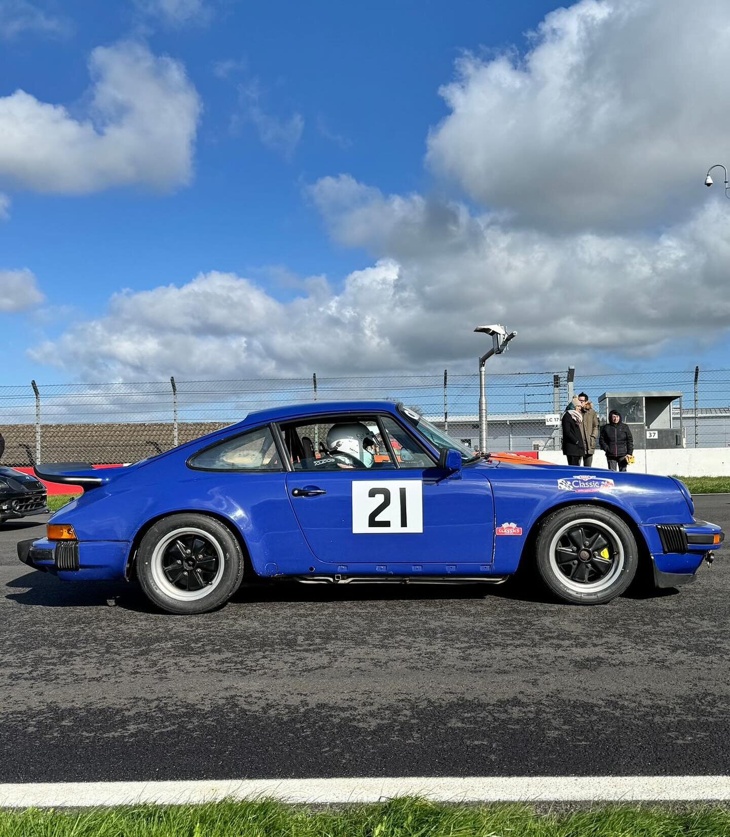 Yesterday we supported  Nick for his ever first race, in his 1979 Porsche 911 3.0 SC at a cold but sunny Donington Park, racing in the Future Classics series with the CSCC. 

An astonishing drive for a first ever race, finishing P18/39 on track and k