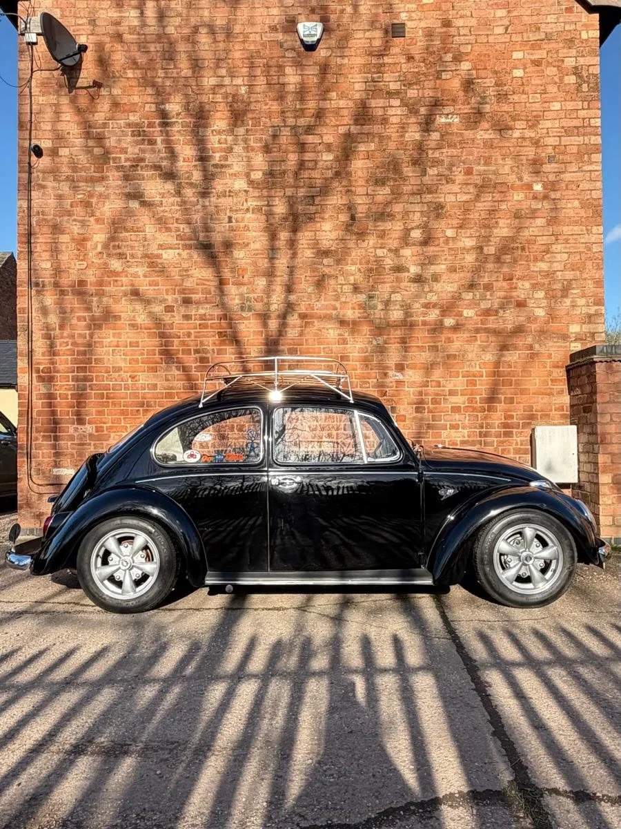 We couldn&rsquo;t resist sharing these shots of a 1967 Volkswagen Beetle&hellip; AGAIN! 

Also, spot William, 3, probably the youngest &ldquo;driver&rdquo; in the car 😎