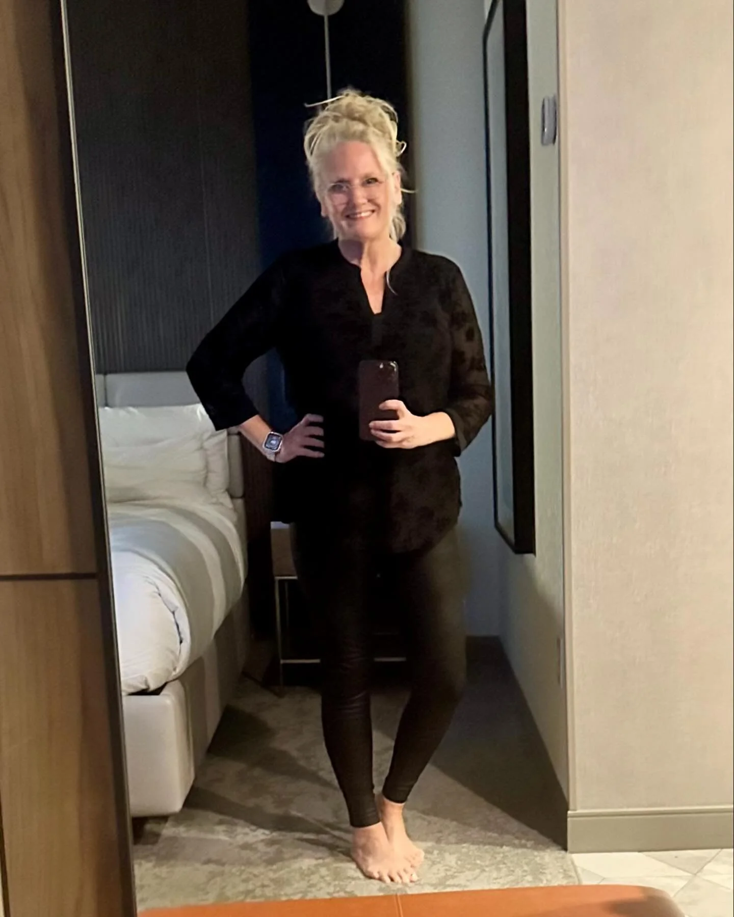 ✨ SHADOW WORK SUNDAY: The Mirror&rsquo;s Edge ✨
We&rsquo;re told to lose weight for our health. To dress well for ourselves. To feel beautiful from within, independent of anyone else&rsquo;s input.
And as we age, we do feel sexier and more alive in o