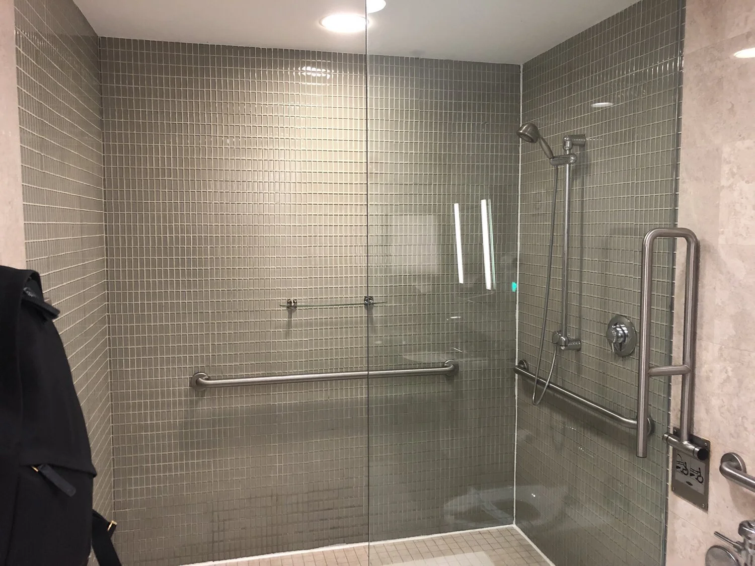LATAM Airlines VIP Lounge Shower MIA