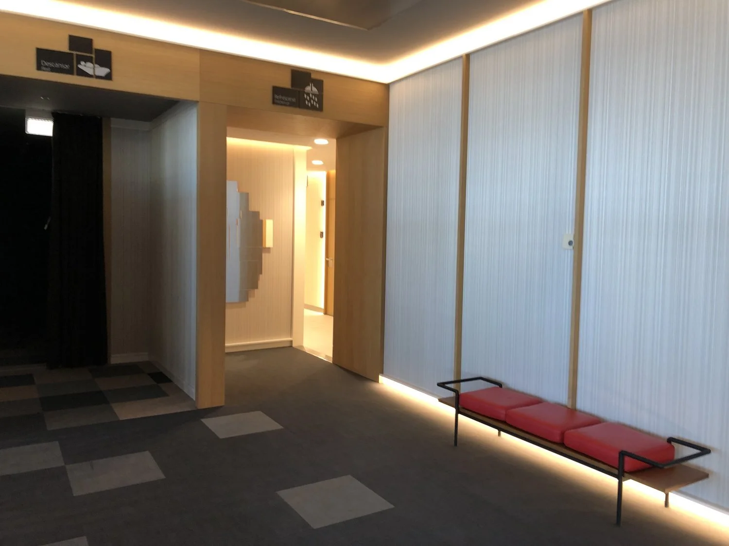Iberia Premium Lounge Velazquez Restrooms