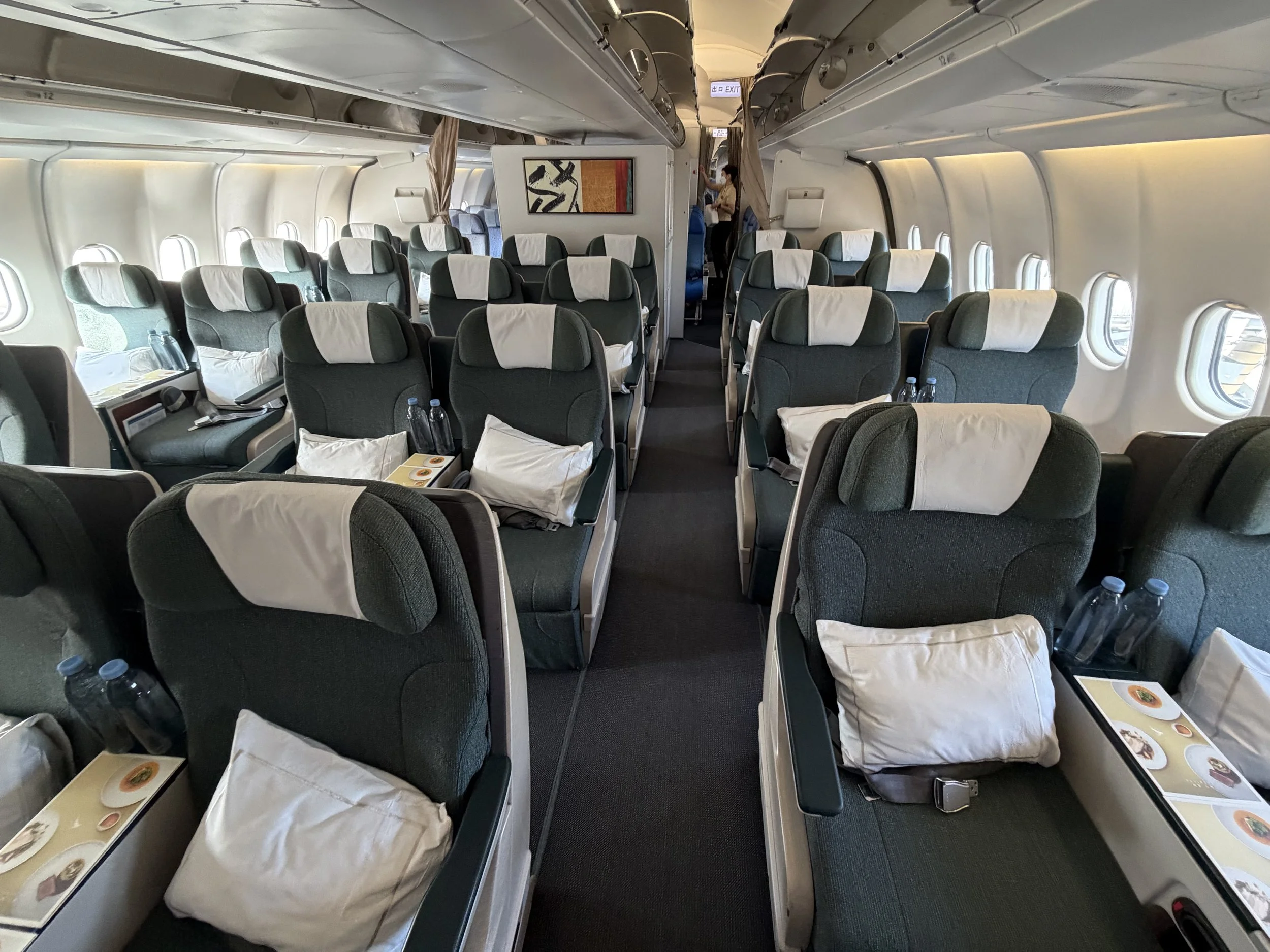 Review - Cathay Pacific Business Class A330-300 Hong Kong to Chengdu Tianfu