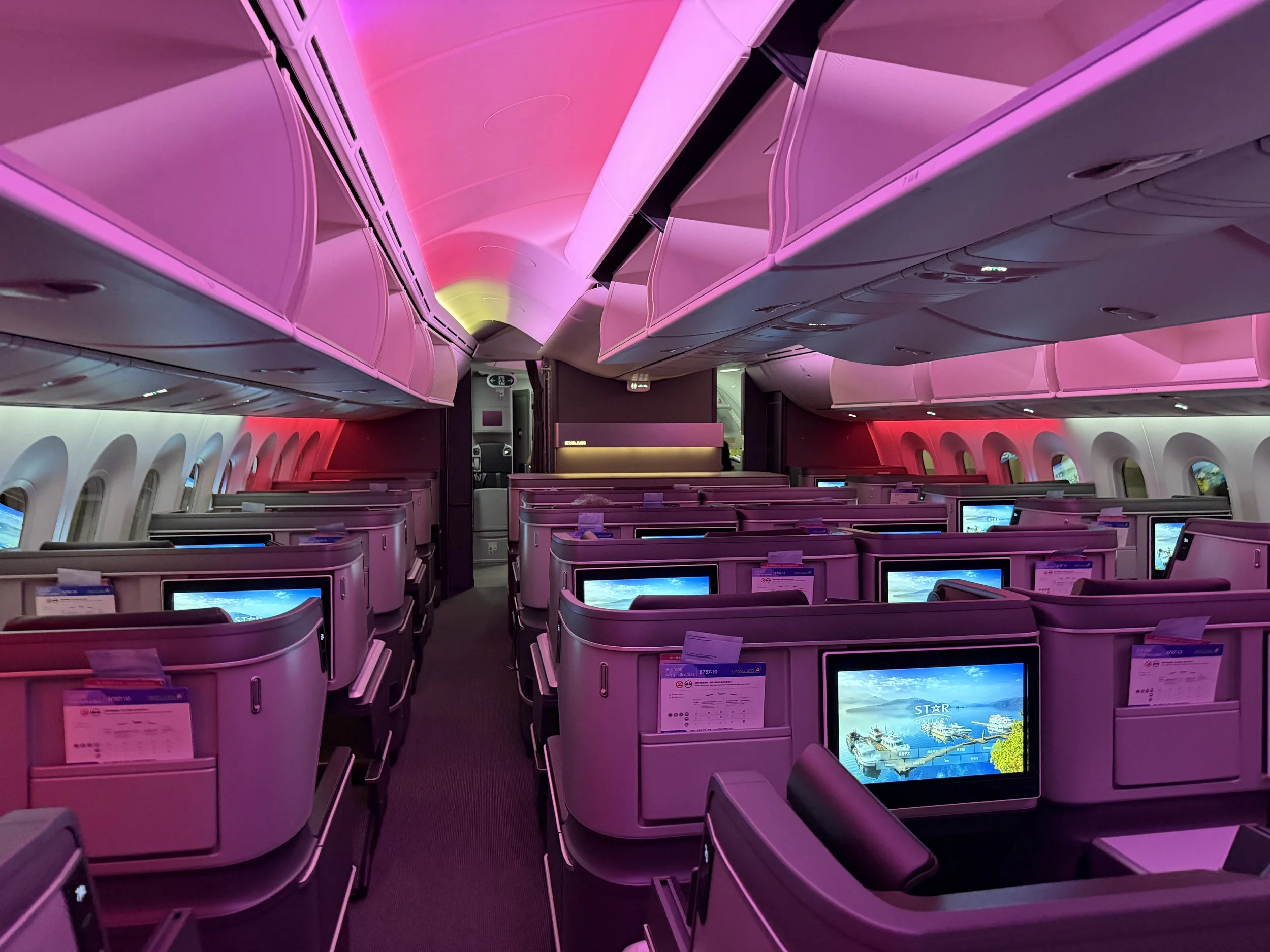 Review - EVA Air Royal Laurel Business Class B787-10 Hong Kong to Taipei Taoyuan