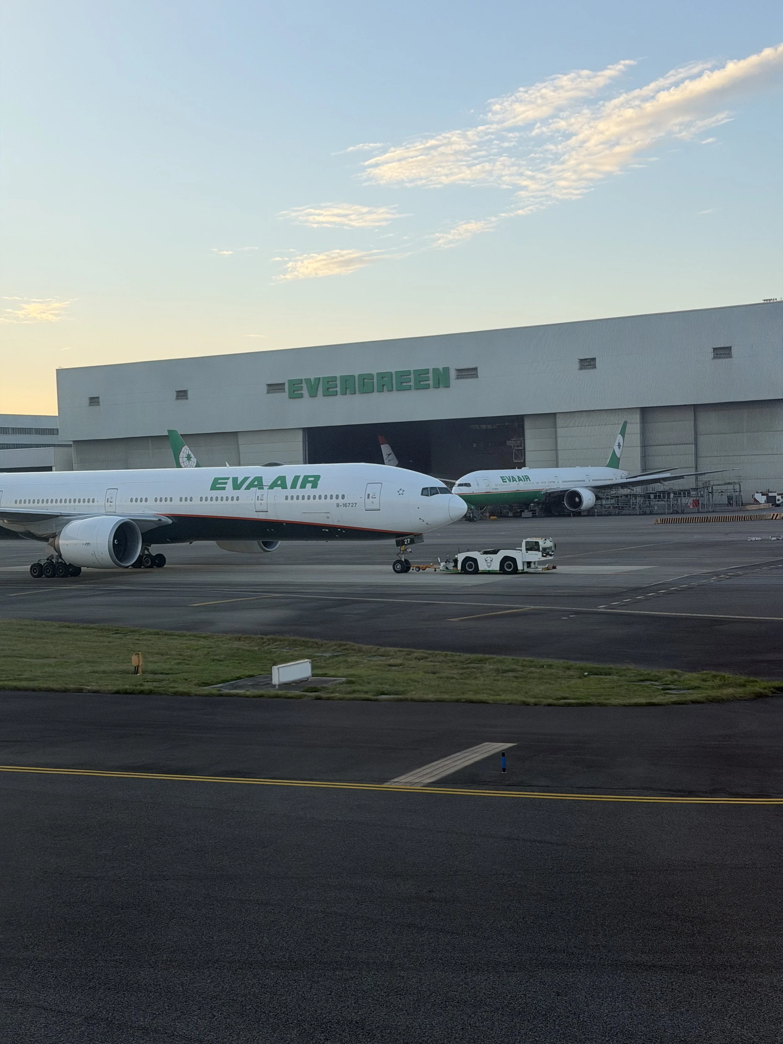 Review - EVA Air Royal Laurel Business Class B777-300ER Taipei Taoyuan to Paris Charles de Gaulle
