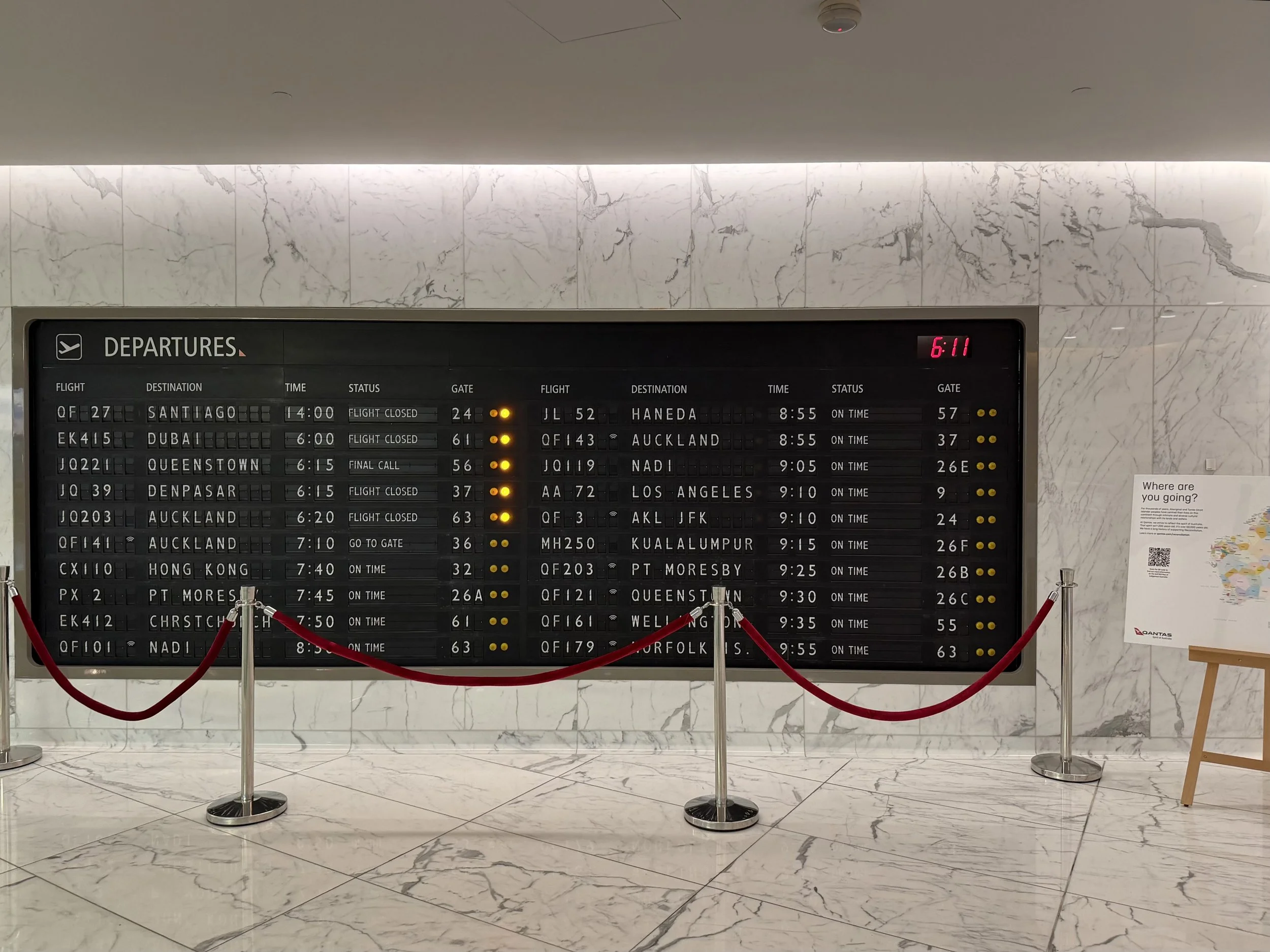 Review - Qantas Airways Sydney First Lounge (SYD)