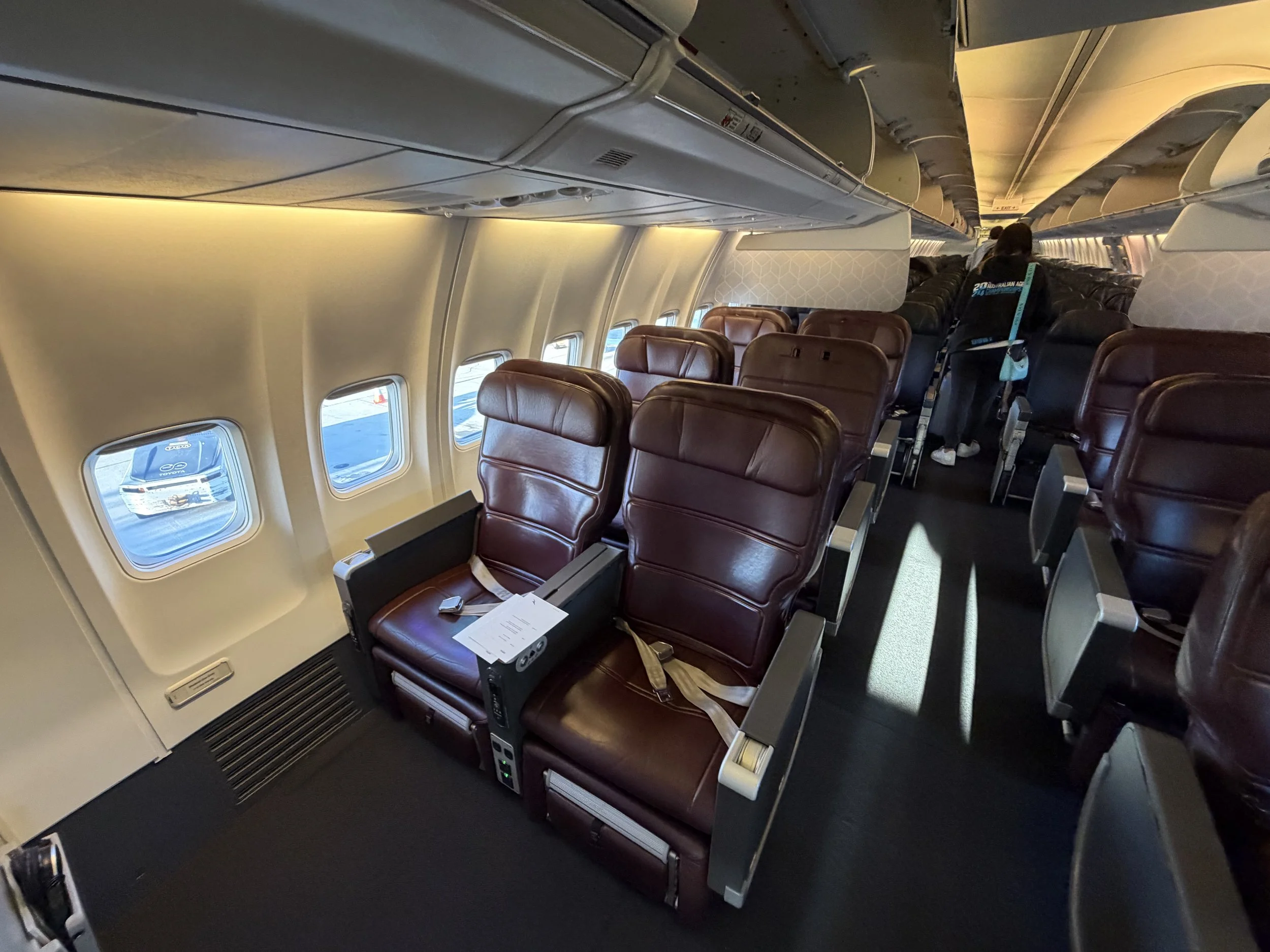 Review - Qantas Airways Business Class B737-800 Sydney to Auckland