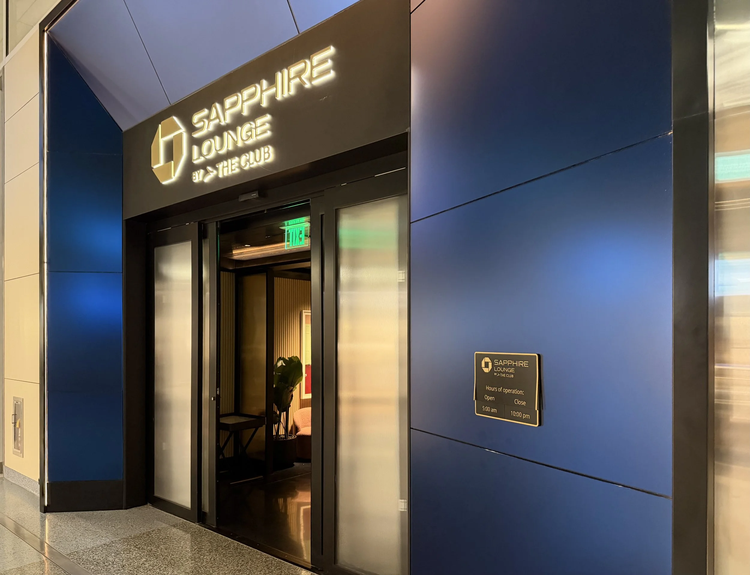 Review - Chase Sapphire Lounge by The Club Dallas Fort Worth (DFW)