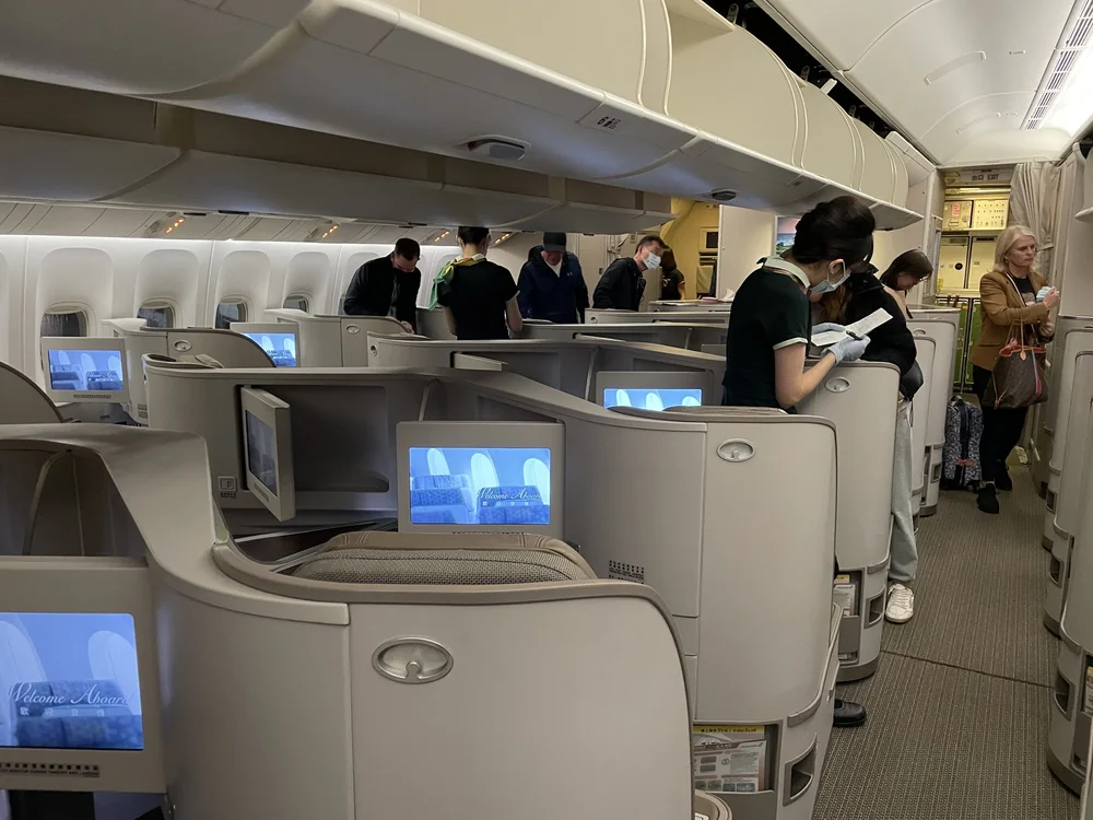 review-eva-air-royal-laurel-business-class-b777-300er-london-heathrow