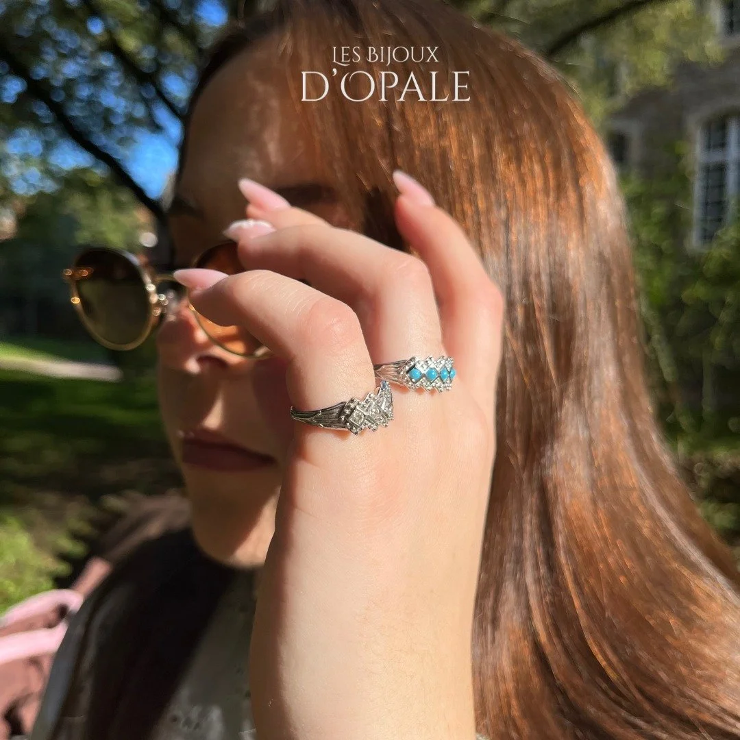 ✨ Les Bijoux d&rsquo;Opale : l&rsquo;&eacute;l&eacute;gance au c&oelig;ur de la C&ocirc;te d&rsquo;Opale ✨

💍 La bague mariage turquoise, symbole d&rsquo;un amour pur et &eacute;ternel, s&rsquo;associe &agrave; la bague turquoise sertie d&rsquo;oxyd