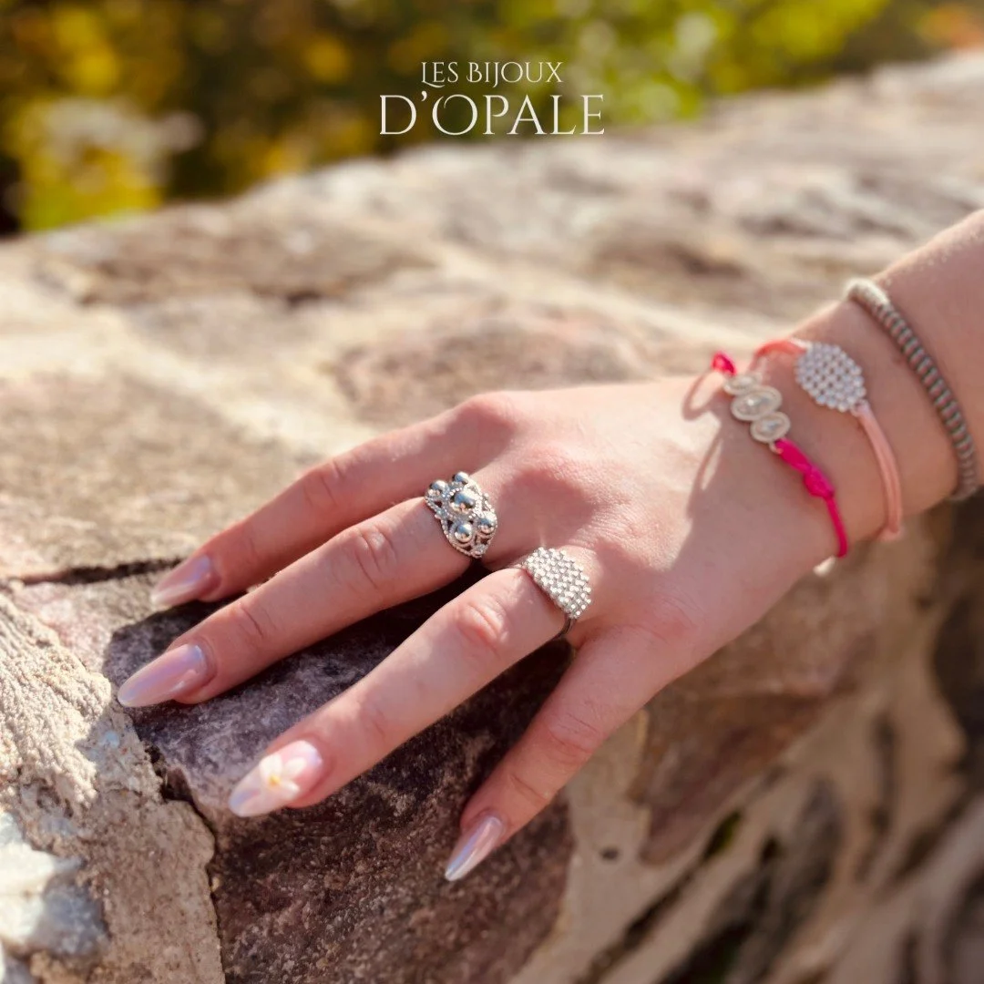 ☀️ Quand le soleil d&rsquo;automne caresse la peau, nos bagues et bracelets brillent d&rsquo;un &eacute;clat unique&hellip;

💍 Des bijoux pens&eacute;s pour accompagner vos instants pr&eacute;cieux, entre douceur, &eacute;l&eacute;gance et &eacute;m
