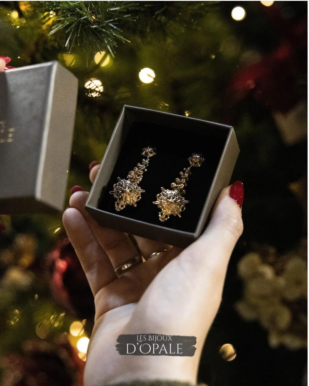 ✨ Boucles d&rsquo;Oreilles Dorlots Petits Milanos &ndash; l&rsquo;&eacute;clat parfait pour les f&ecirc;tes ✨

Un design d&eacute;licat, une brillance subtile et un charme festif&hellip; Les Petits Milanos illuminent instantan&eacute;ment vos looks d