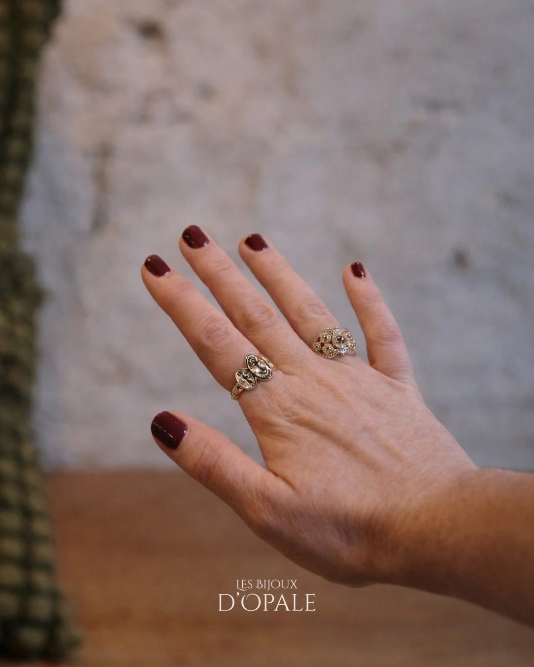 ✨ Pour la GM qui rend chaque jour plus doux&hellip; 💖

💍 Offrez-lui la Bague Capelet, &eacute;l&eacute;gante et raffin&eacute;e, pour accompagner ses moments pr&eacute;cieux.
💎 Ajoutez la Bague N&oelig;ud d&rsquo;Amour Pr&eacute;cieuse, symbole d&