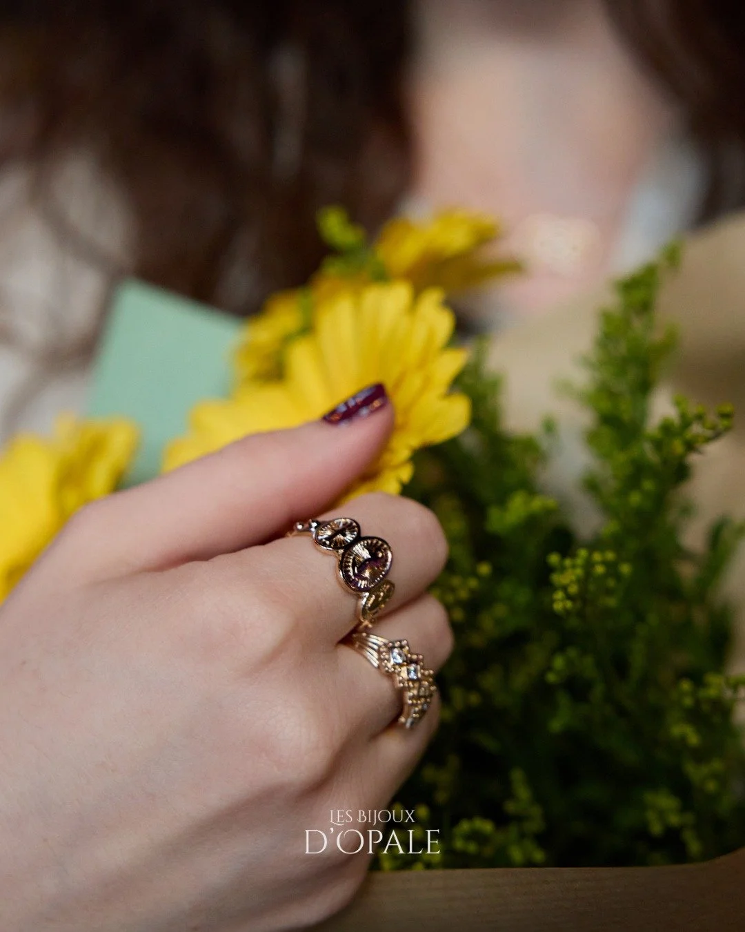 ✨ Deux bagues, une seule histoire qui unit quotidien et engagement 💖

💍 La Bague Capelet accompagne chaque jour avec &eacute;l&eacute;gance, rappelant que les petits gestes du quotidien sont des preuves d&rsquo;attention et de soin.

💎 La Bague Ma