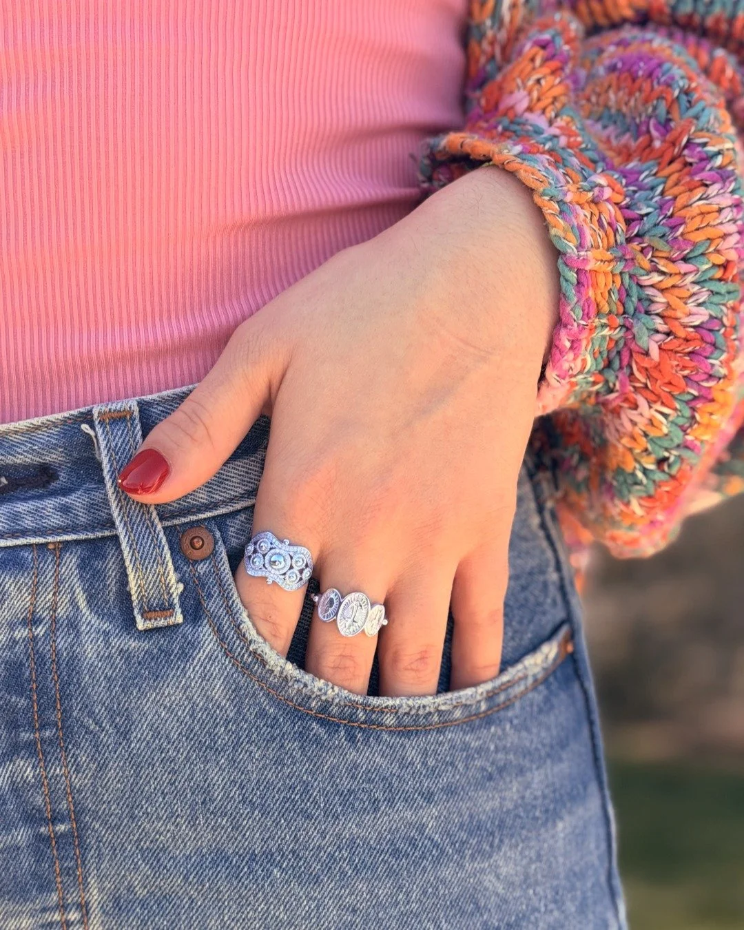 🌸 Le printemps frappe &agrave; la porte&hellip; et vos bijoux aussi ✨

💛 Le collier N&oelig;ud d&rsquo;Amour Scintillant en or illumine chaque geste et rappelle que les plus beaux liens sont ceux qu&rsquo;on ch&eacute;rit.
💍 La bague Capelet, d&ea