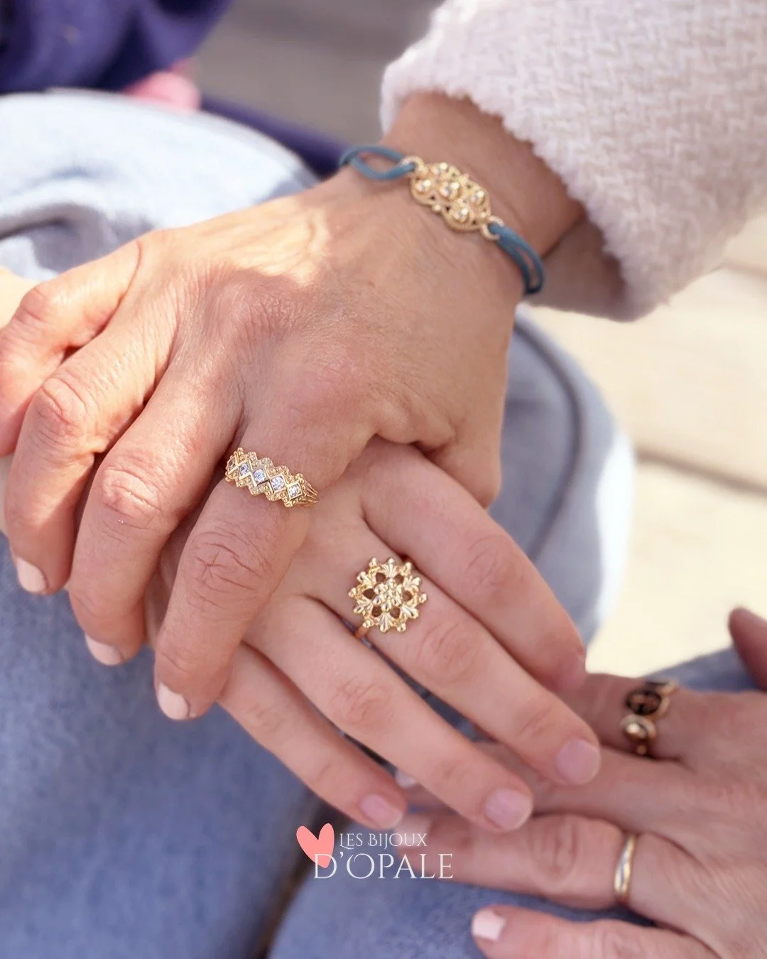 ✨ Pour la F&ecirc;te des M&egrave;res, chaque d&eacute;tail compte&hellip;

Un collier, un bracelet, une bague&hellip; des bijoux qui s&rsquo;accordent entre eux comme les souvenirs et les moments partag&eacute;s 💛

Assortir ses bijoux, c&rsquo;est 