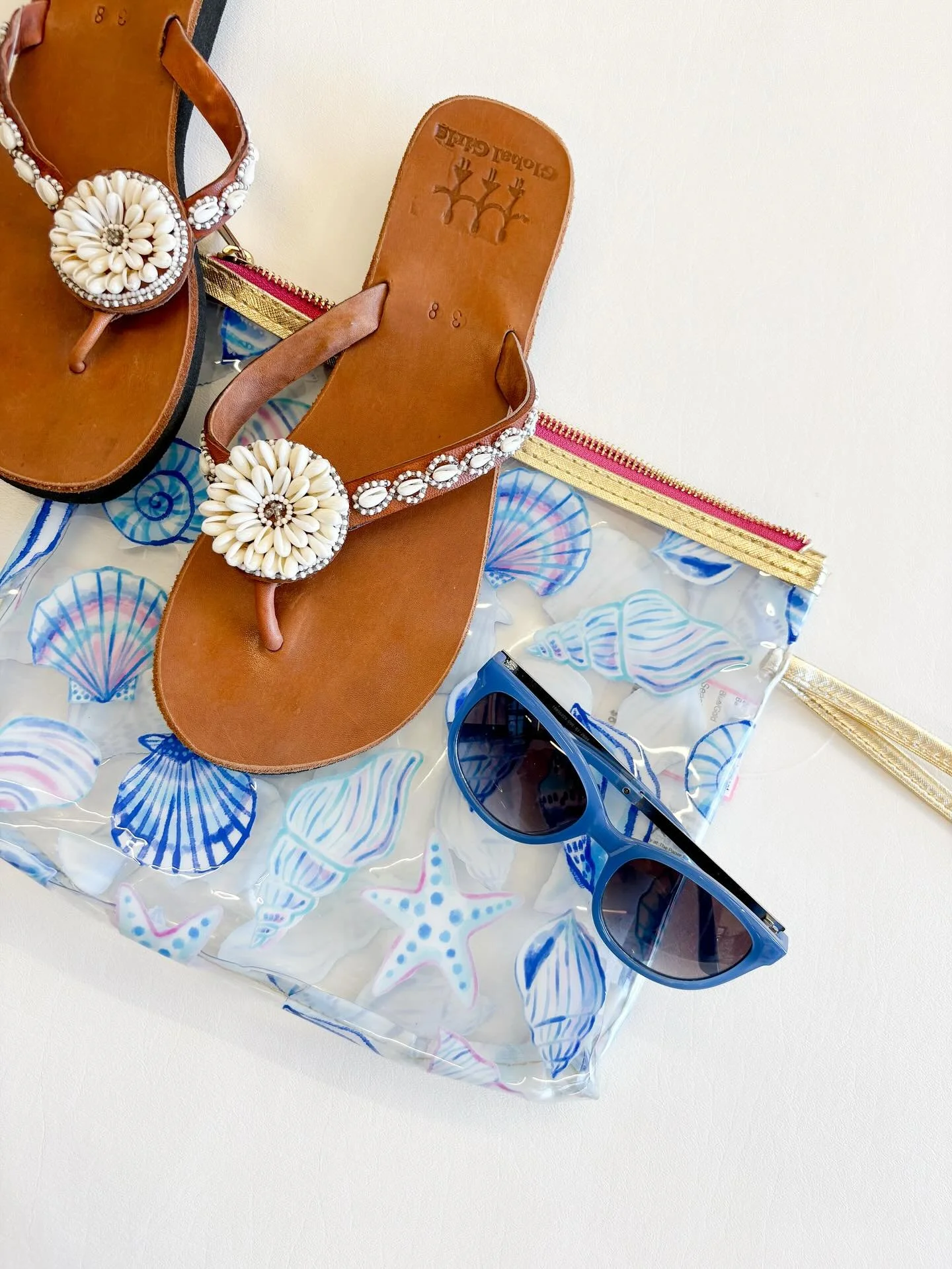☀️ Summer accessories are in! Sunnies, bags, hats &amp; more &mdash; all the sunny vibes for less #shopconsignment 
Open Sundays 11-4pm! 
DM/COMMENT for details
