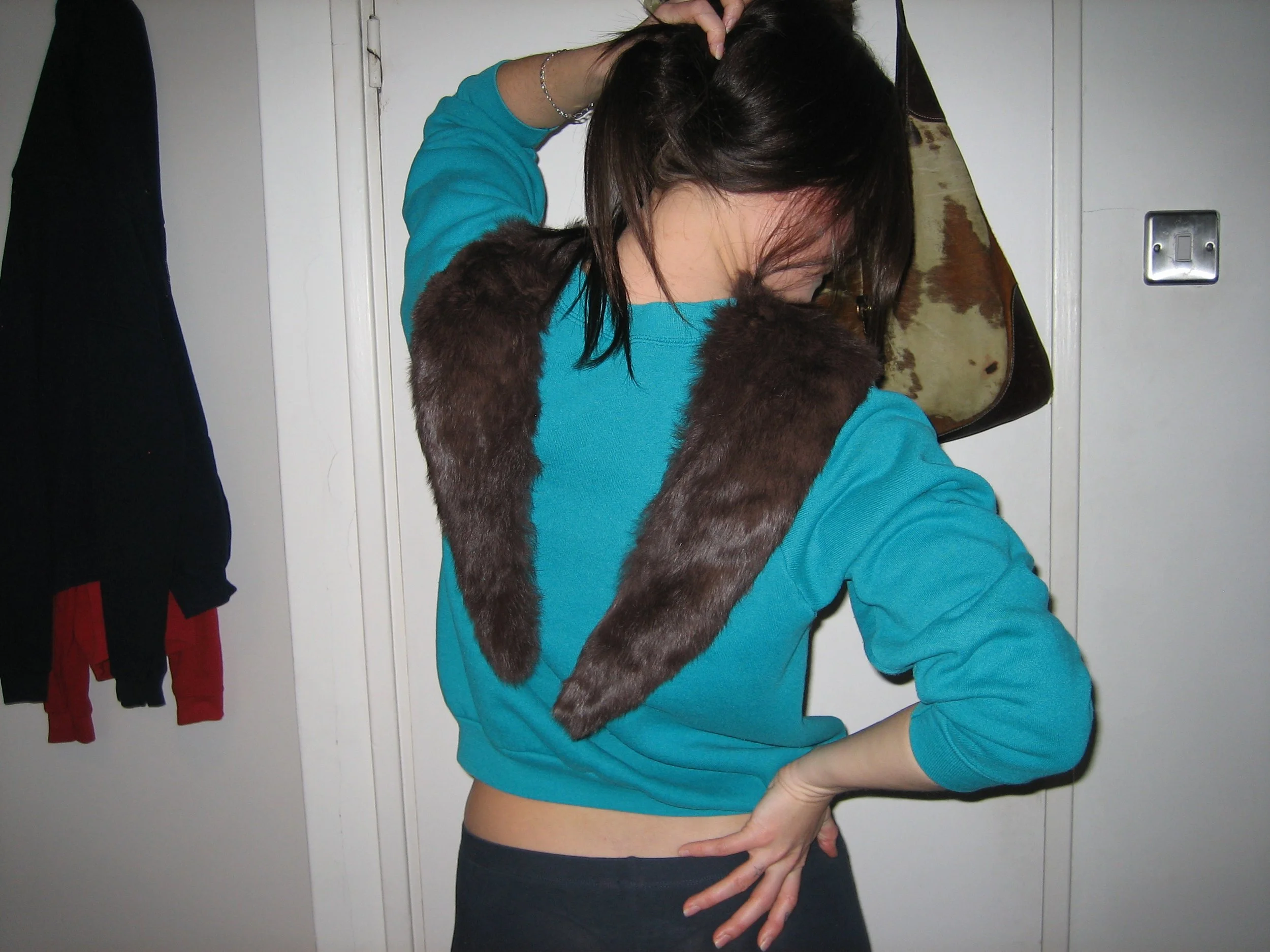 SWEATSHIRT WITH REMOVABLE FUR COLLAR