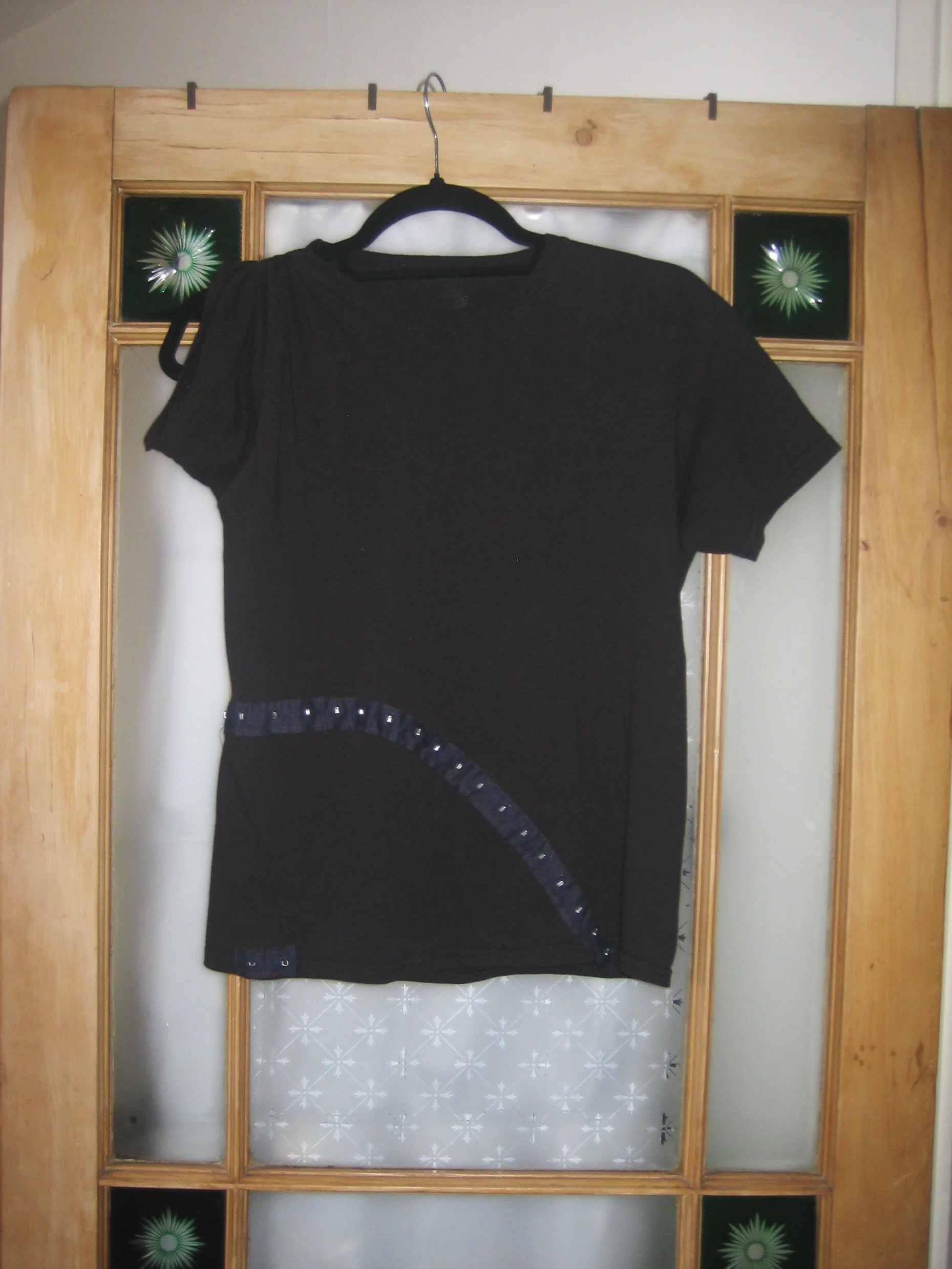 HOOK AND EYE TSHIRT