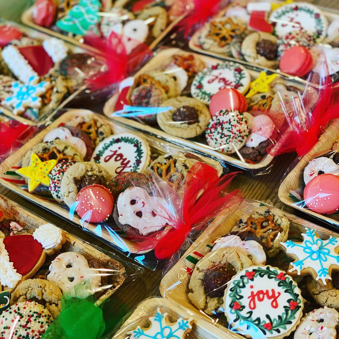 It&rsquo;s time to order your holiday cookies! Limited pickups this year so visit the link in my stories for more info! 🎅🏻 🎄 ❄️