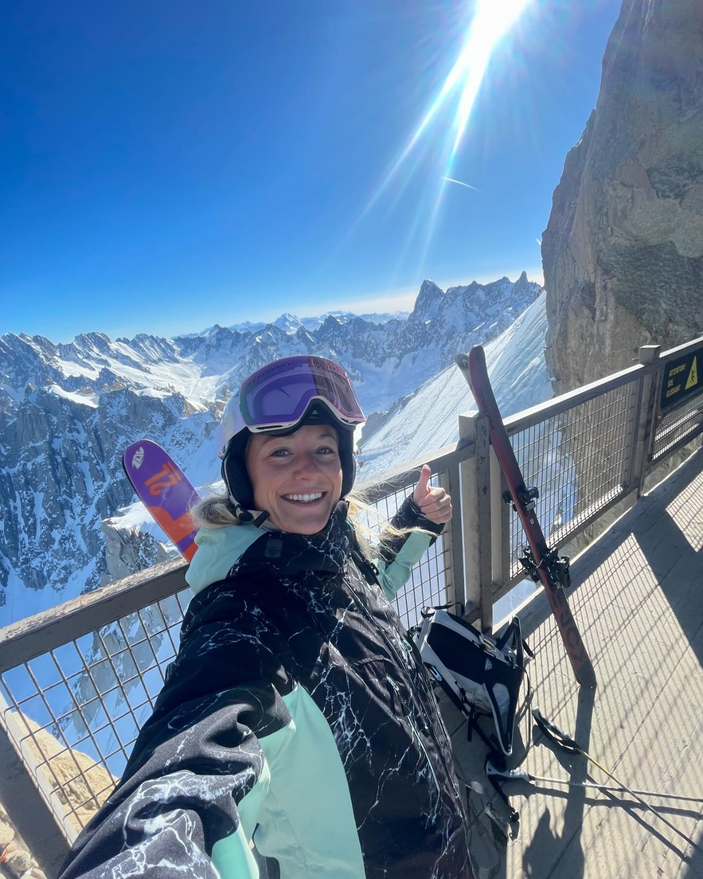 In my very happy place ⛷️🤍❄️ #valleeblanche 
In this moment the mountain becomes your guide and your challenge. A spectacular, breathtaking ride in the heart of the glacier where every crevasse tells a story of resilience and greatness and where stu