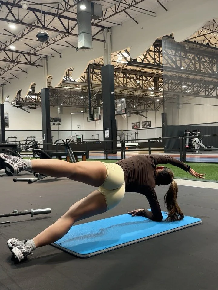 TOTAL BODY swipe &amp; save!! ⭐️🐻

current workout routine lately has been:
🏃🏽&zwj;♀️running 3 x weekly (I want to build to running 4 x weekly)
🏋🏽&zwj;♀️ strength training 3-4 x weekly
🙈 yoga &amp; mobility 1-2 x weekly (I honestly need to be b