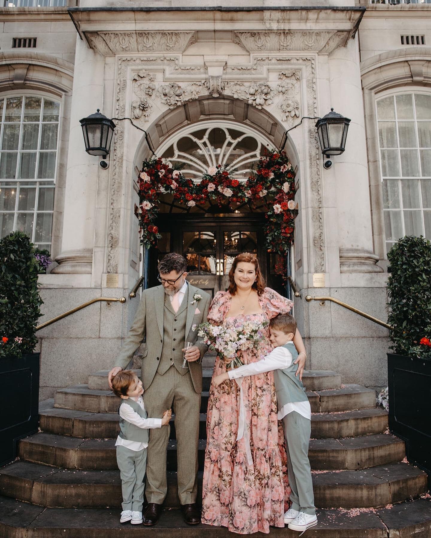 Very much not over our wedding photos, we&rsquo;ve just got them all back and love love love them. A selection of my faves (absolutely impossible to choose 10!) 🩷
.
📸 @sammytaylorweddingphotography
💐 @floralkind
🍽️ @daphneslondon
👗 @selkie 
🕴️ 