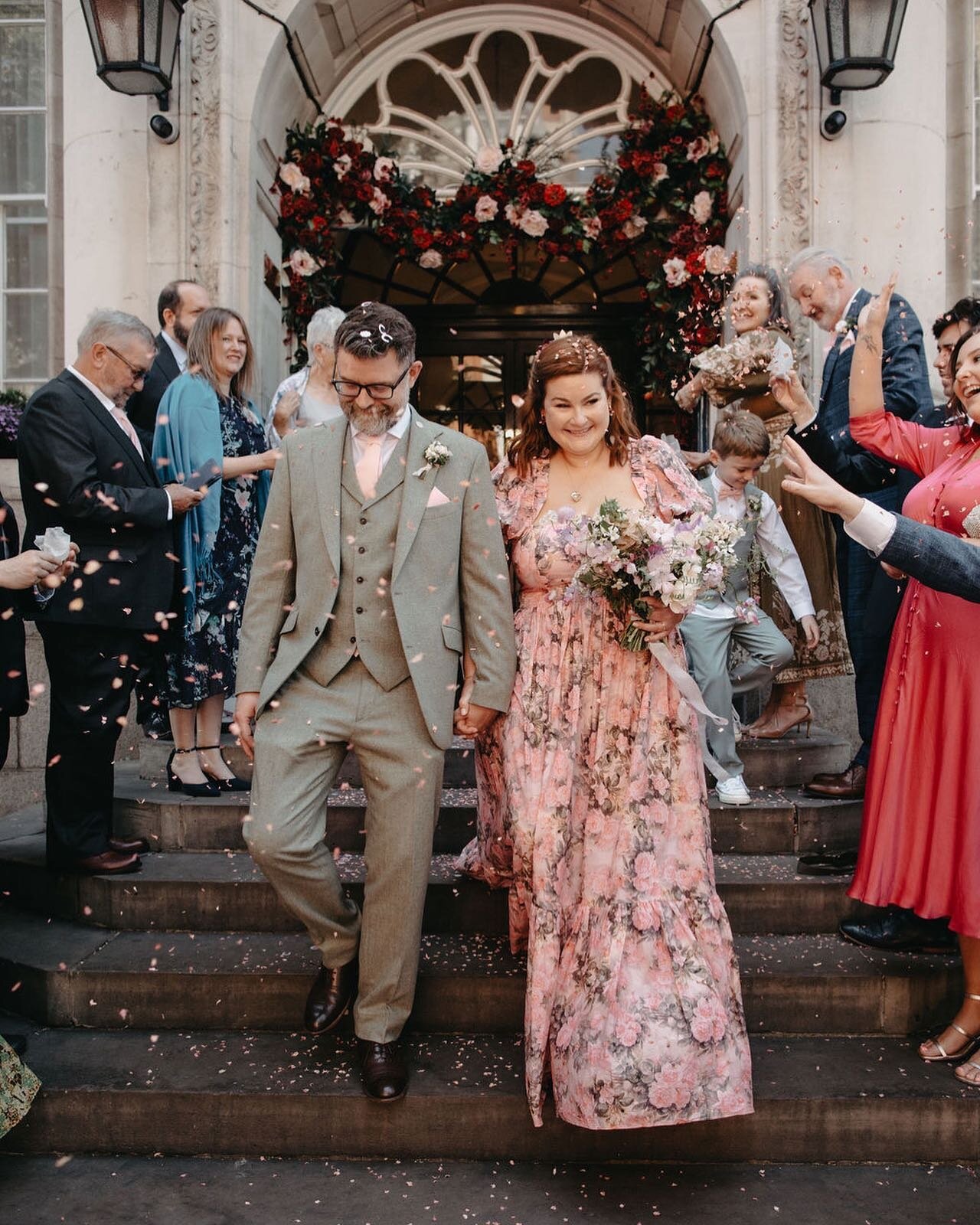 08.06.23 💕
.
📸 @sammytaylor.weddingphotography
🌸 @floralkind 
👗 @selkie