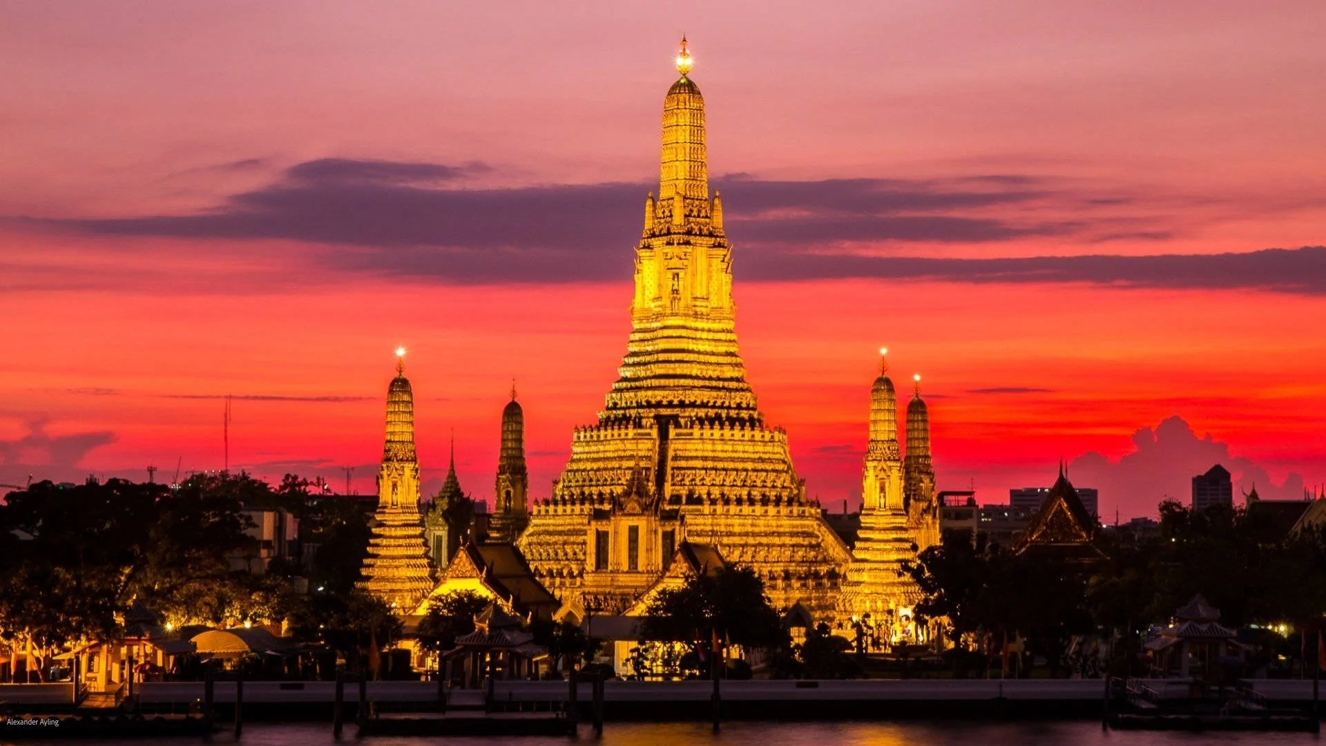 Bangkok Wat Arun at sunset