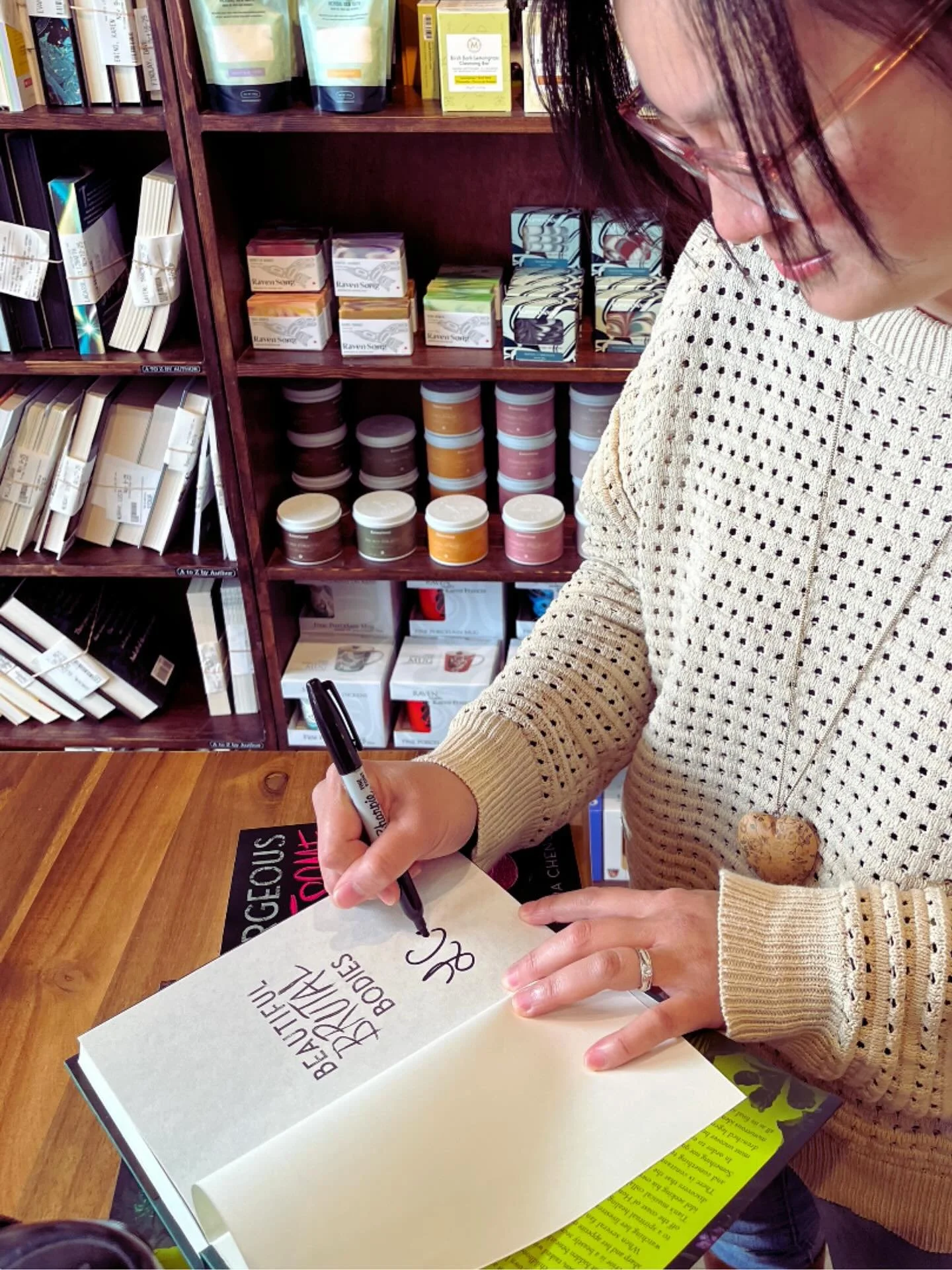 Release week roundup!! Got to visit and sign copies of Beautiful Brutal Bodies and Gorgeous Gruesome Faces around town, thank you so much to @irondogbooks and @perfectmatchbookshop for having me, she looks so beautiful on the display table and shelve