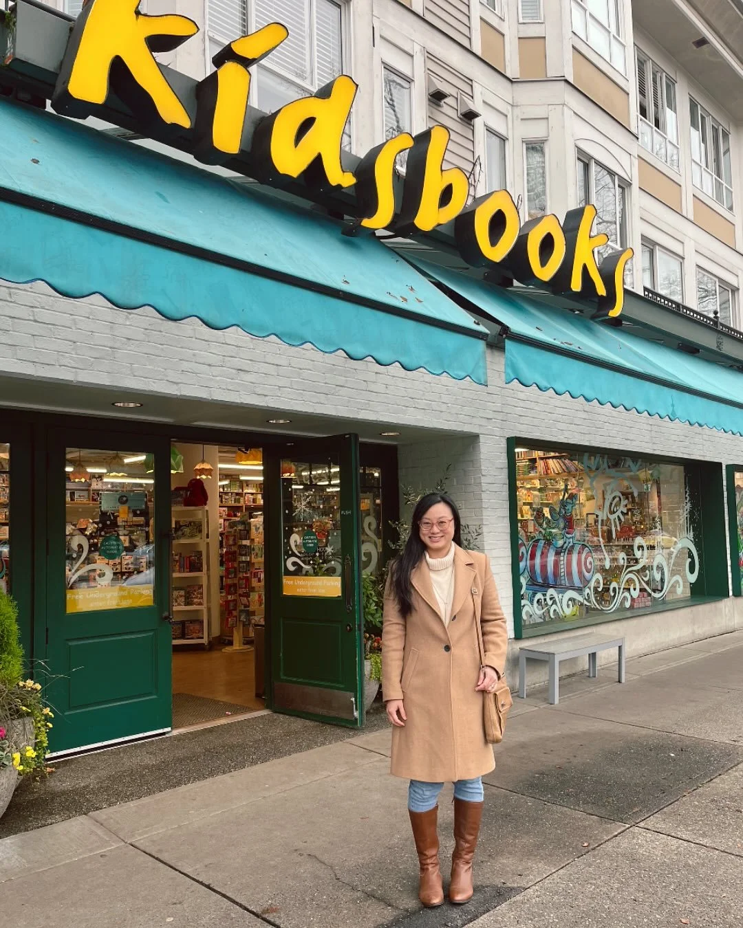 Thank you for letting me drop by today @vankidsbooks!! Signed copies of both books in my sapphic horror duology Gorgeous Gruesome Faces and Beautiful Brutal Bodies are available at the Broadway location 🫶💋

#vankidsbooks #ya #yaauthor #canadianauth