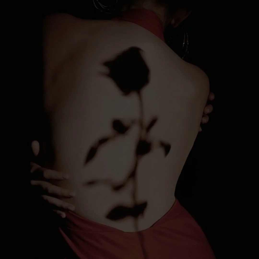 The Paradox of Holding Capacity and Surrendering at the Same Time