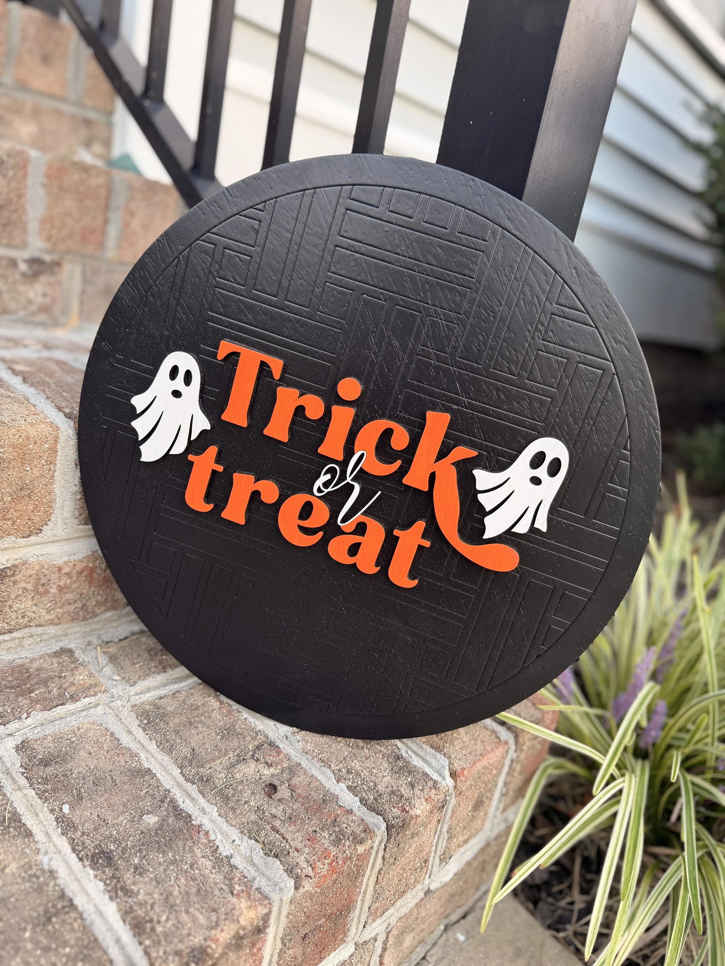 Halloween 'Trick or Treat' Round Door Sign