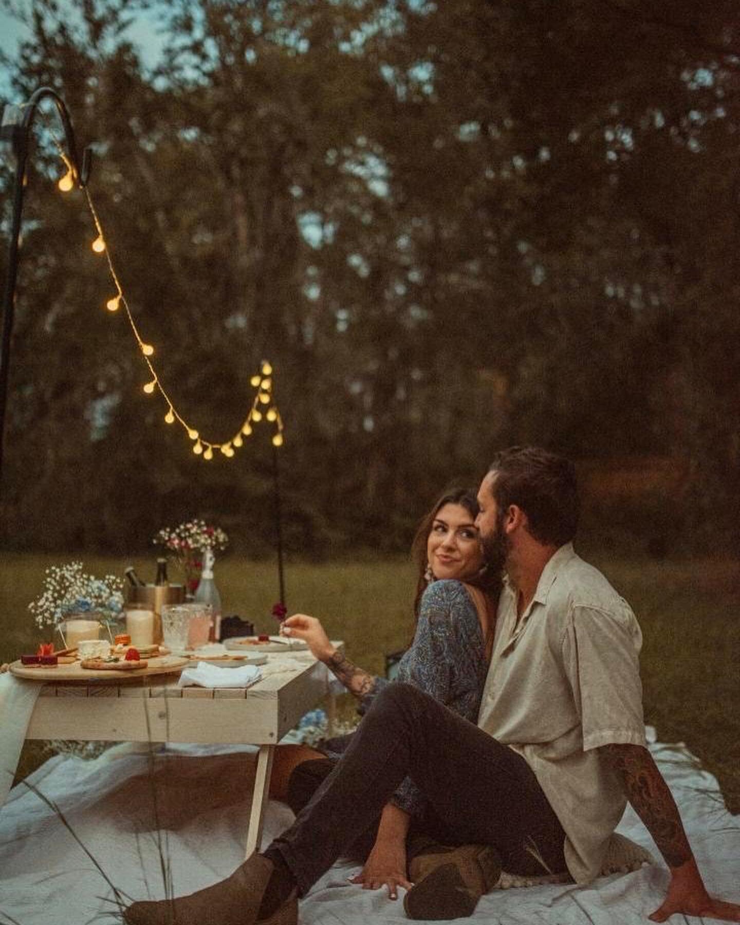 save the date for your picnic photoshoot. we love to set the backdrop to your memories. 

📷: @brandi.denslow.photo