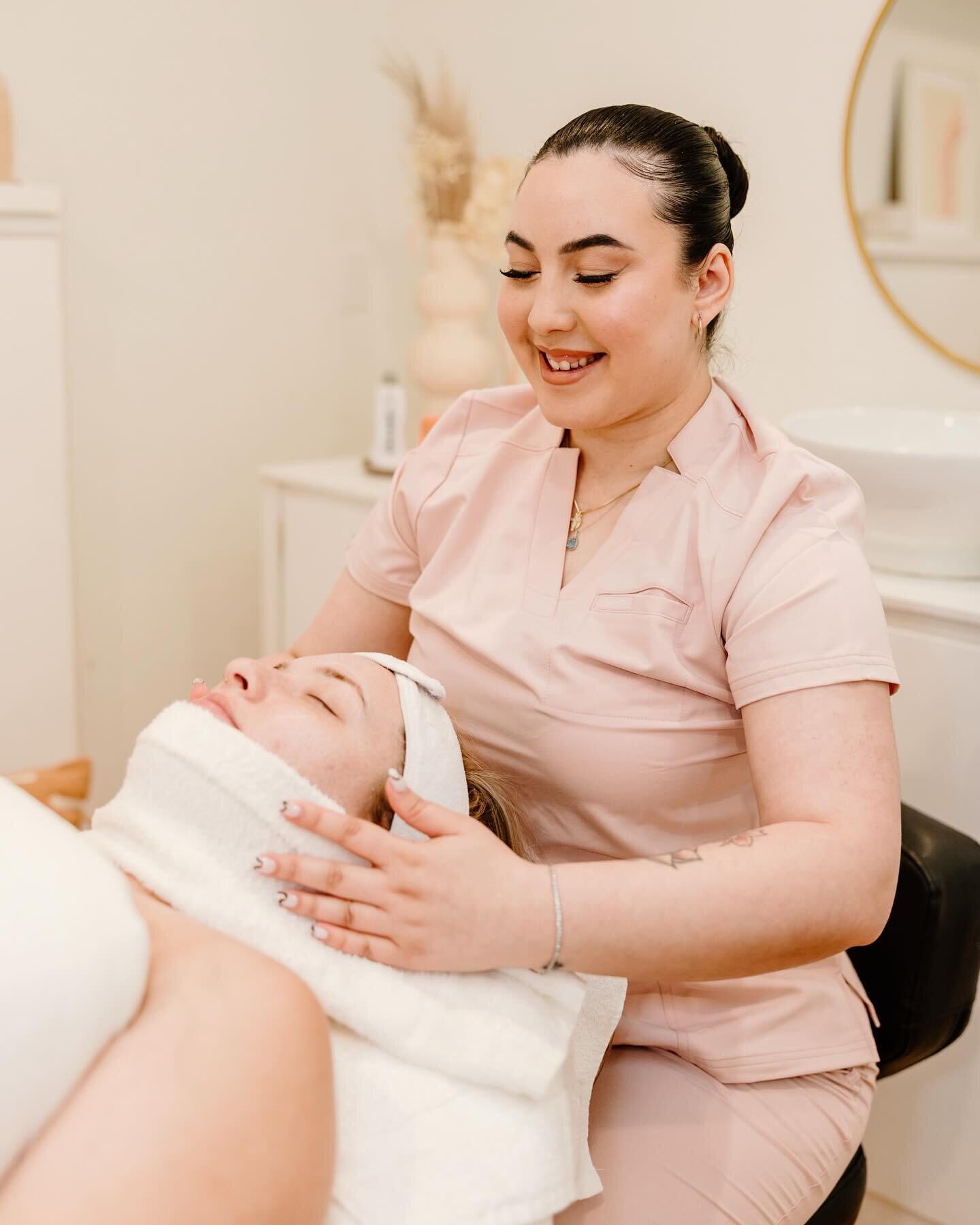 ✨4 TIPS TO HELP YOU GET THE MOST OUT OF YOUR FACIAL TREATMENT✨✨

1. Reschedule your workout 🏋️ increased heat in the skin and sweat during a workout can irritate your newly exfoliated skin. Resume after 24 hours.

2. Skip out on makeup for 24 hours?