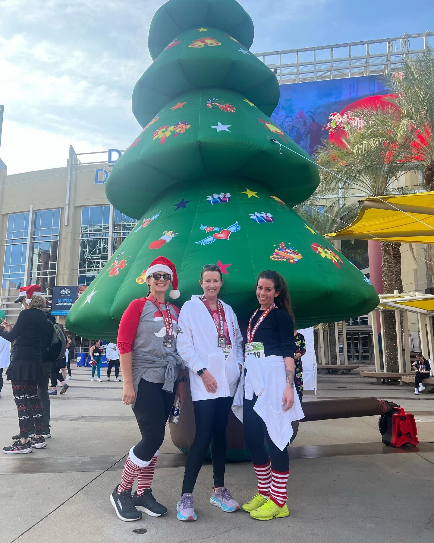 It was a great day for The Wellness Center&rsquo;s Yogis for the Cause at the Santa Hustle 5k.  #yogisforthecause #thewellnesscenteraz #santahustle