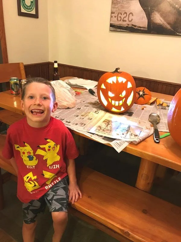 RachelH_Q1_A5_pumpkinart_gutsymess_festiveporch_U72467_large.jpg