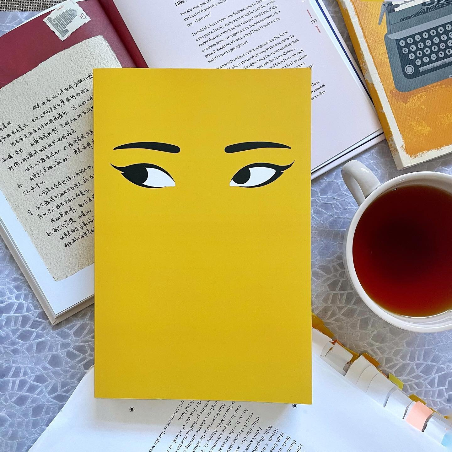 Five stars, no notes, perfection

This book is, frankly, bananas. Part thriller, part satire, part literary critique &ndash; Yellowface is an ambitious novel that traverses all this territory and more, and does it with PIZZAZZ. It's a literal page tu