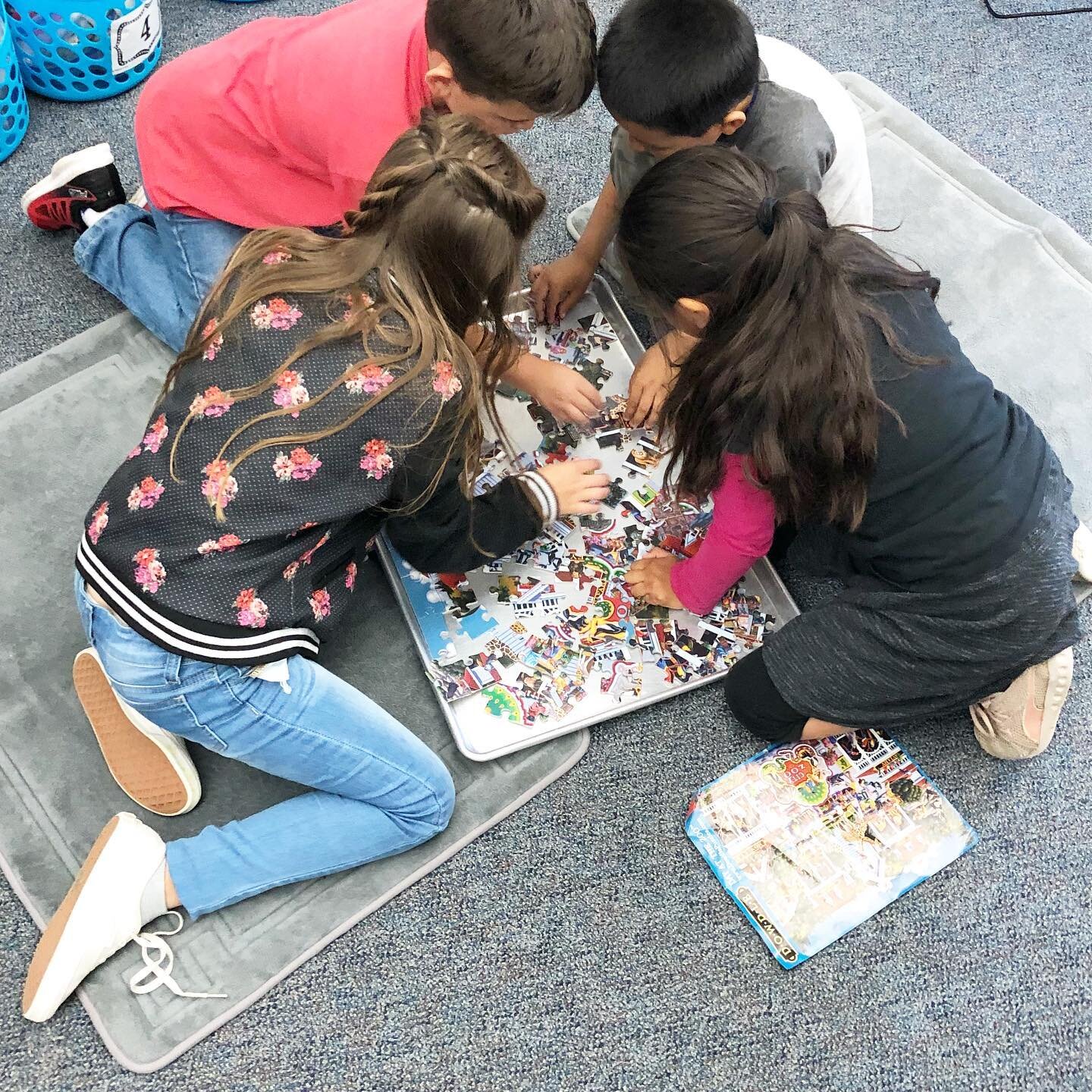Let&rsquo;s talk about PUZZLES in the classroom! ❤️ One of my favorite math stations is a simple 100 piece puzzle on a large cookie sheet.  A group of 4 students work together to build the puzzle during their math station time.  When it&rsquo;s time 