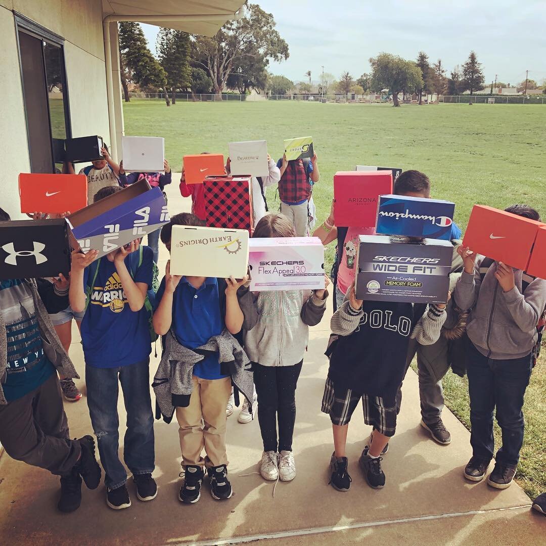 It&rsquo;s diorama time!  My students were so excited to take home their shoeboxes today, along with their Animal Report folders and project directions.  I&rsquo;ve got a sneak peek at what all went home inside the folders in my stories!  I&rsquo;ll 