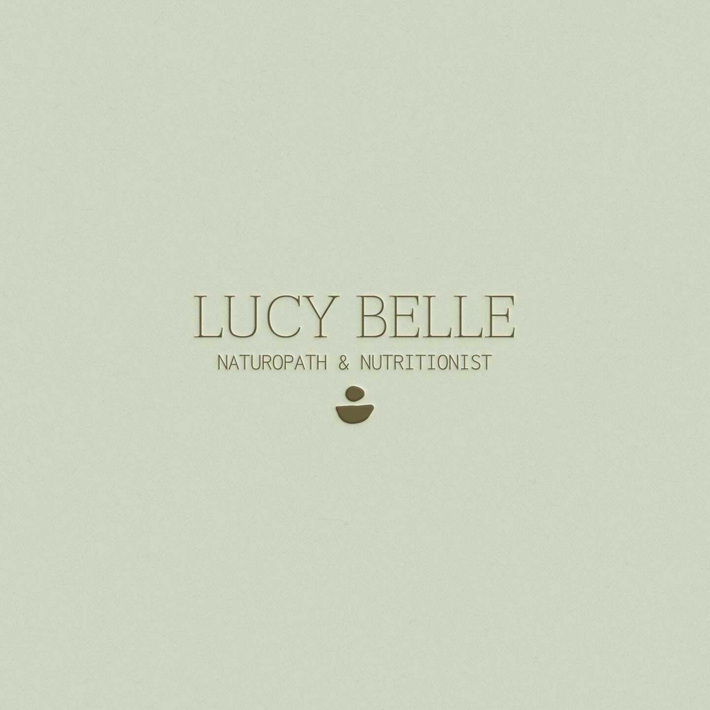 The Lucy Belle Brand is modern, minimal and calming. It is built on warm, calming and neutral tones with stunning pops of green to ensure you stand out from the crowd. Gorgeous brand patterns and hand drawn illustrations promise to elevate your busin