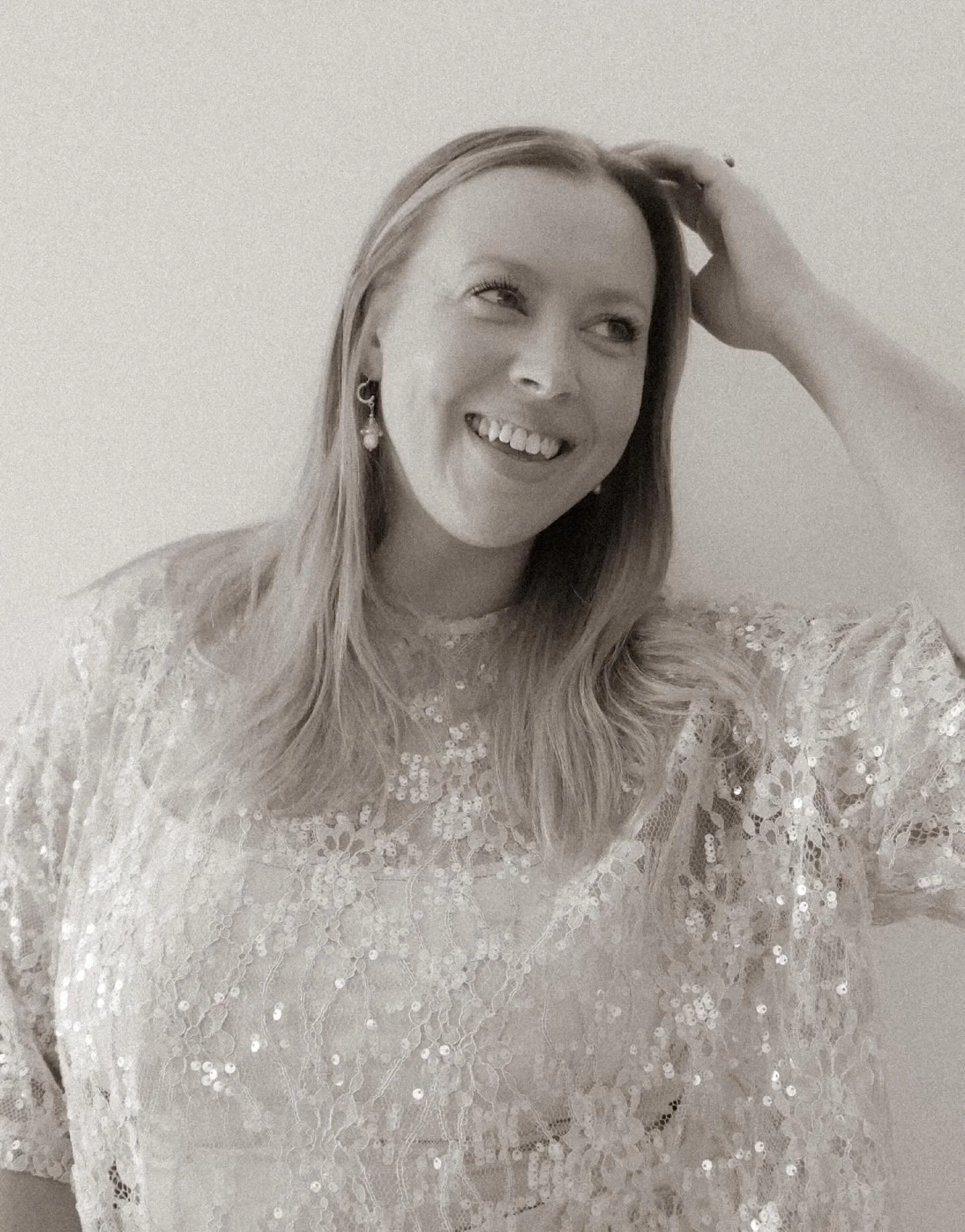 Entering my 39th era ✨🎉 The last year of my thirties, and feeling more like me than ever before. With more wrinkles around my eyes and grey in my hair, comes a full heart knowing this is exactly where I wanted to be. There are lots of new faces here