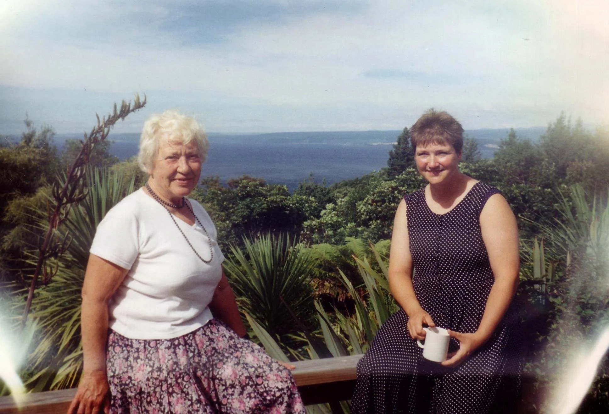 Enid and Dot in NZ Aus 1997 9.JPG