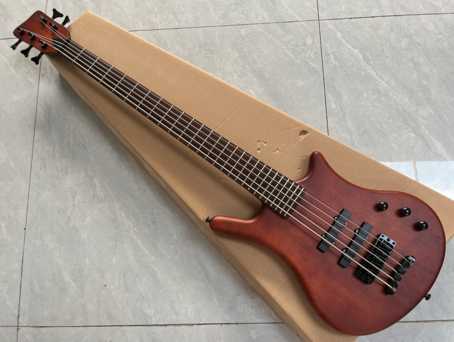 Nitro finish, 5 Strings Electric Bass Guitar, Quality Bridge & Tailpieces